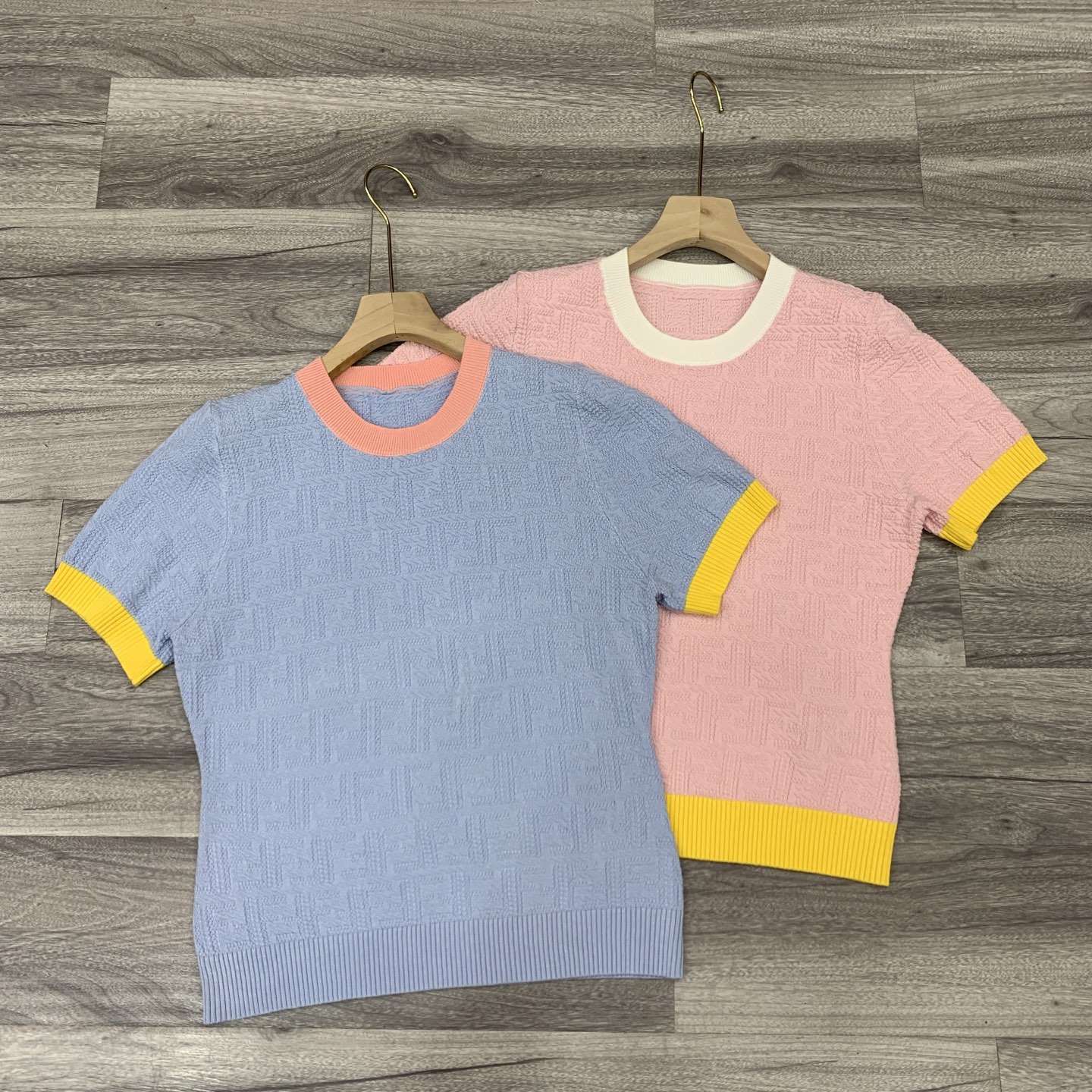 NO:737664,Fend*26ss early spring series new round neck short sleeves, two colors and three sizes, fendi, T-shirt,19860909Fend*26ss早春系列新款上新圆领短袖 两色三码,,fendi,T-shirt,,Women's clothing