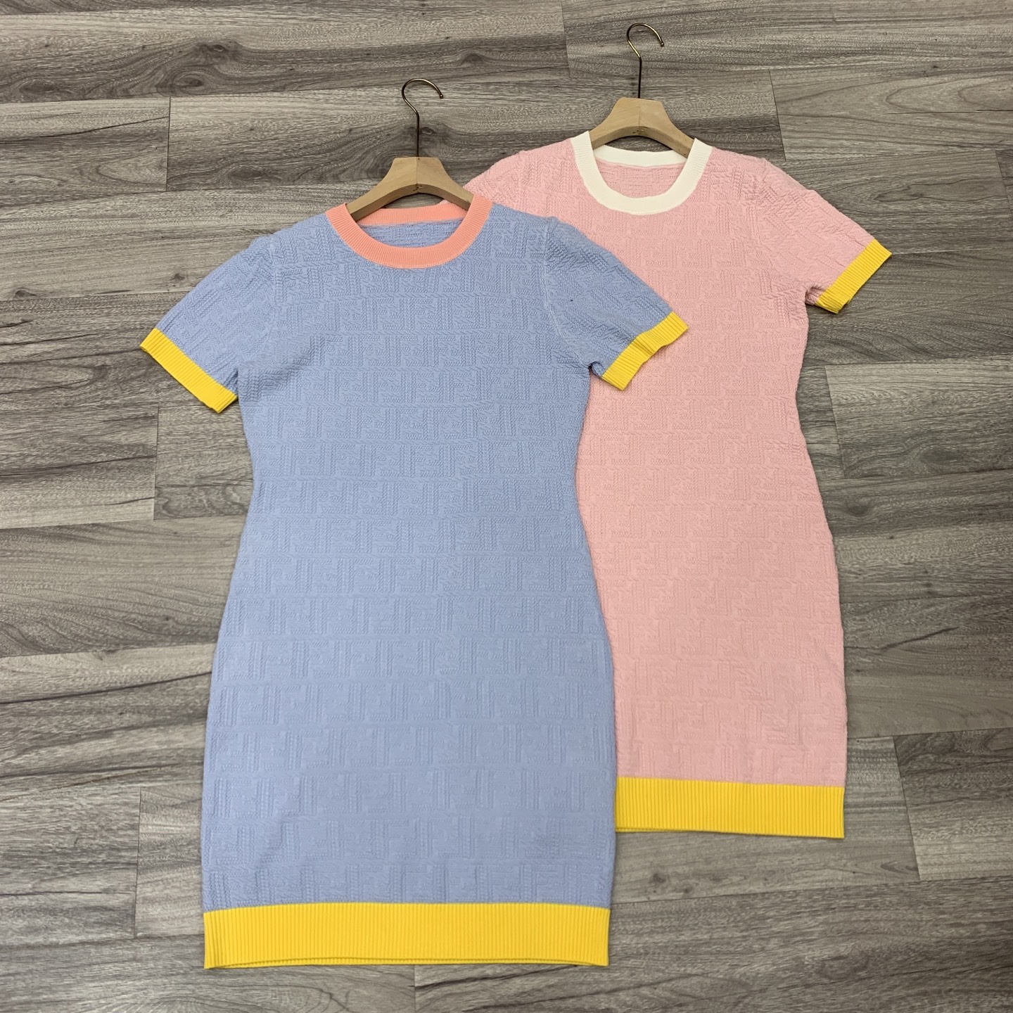 NO:737660,Fend*26ss early spring series new round neck short-sleeved skirt, two colors and three sizes, fendi, skirts, T-shirt,19860909Fend*26ss早春系列新款上新圆领短袖裙 两色三码,,fendi,skirts,T-shirt,,Women's clothing