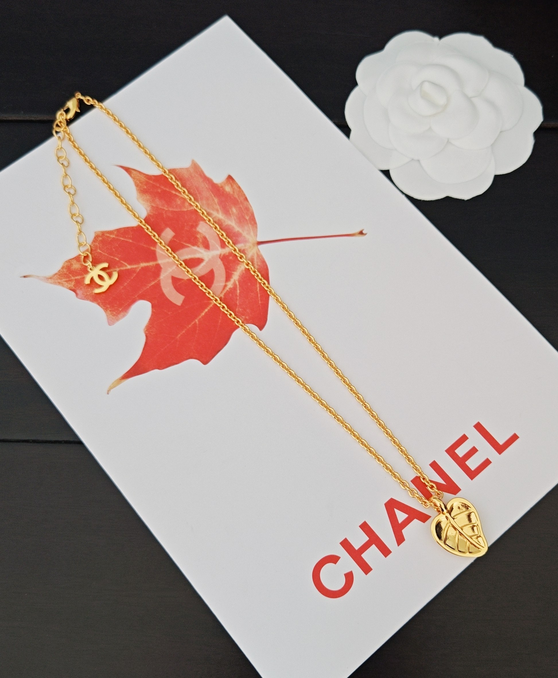 ch*nel 最新款🆕🆕黑色不对称爱心项链】一致专柜🆕黄铜材质