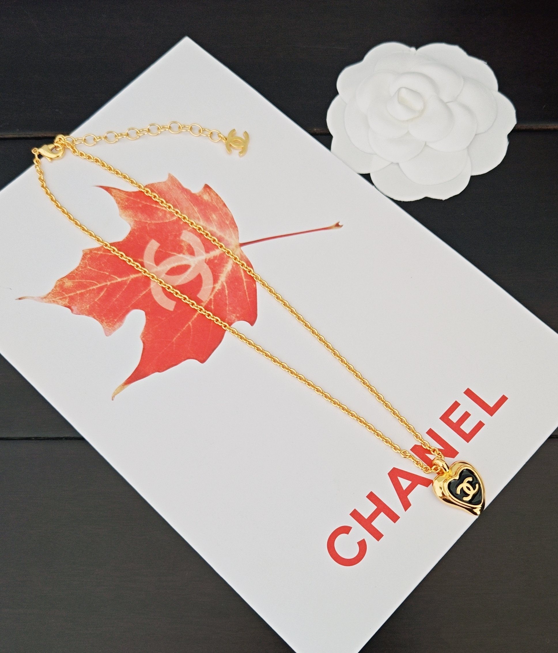 ch*nel 最新款🆕🆕黑色不对称爱心项链】一致专柜🆕黄铜材质