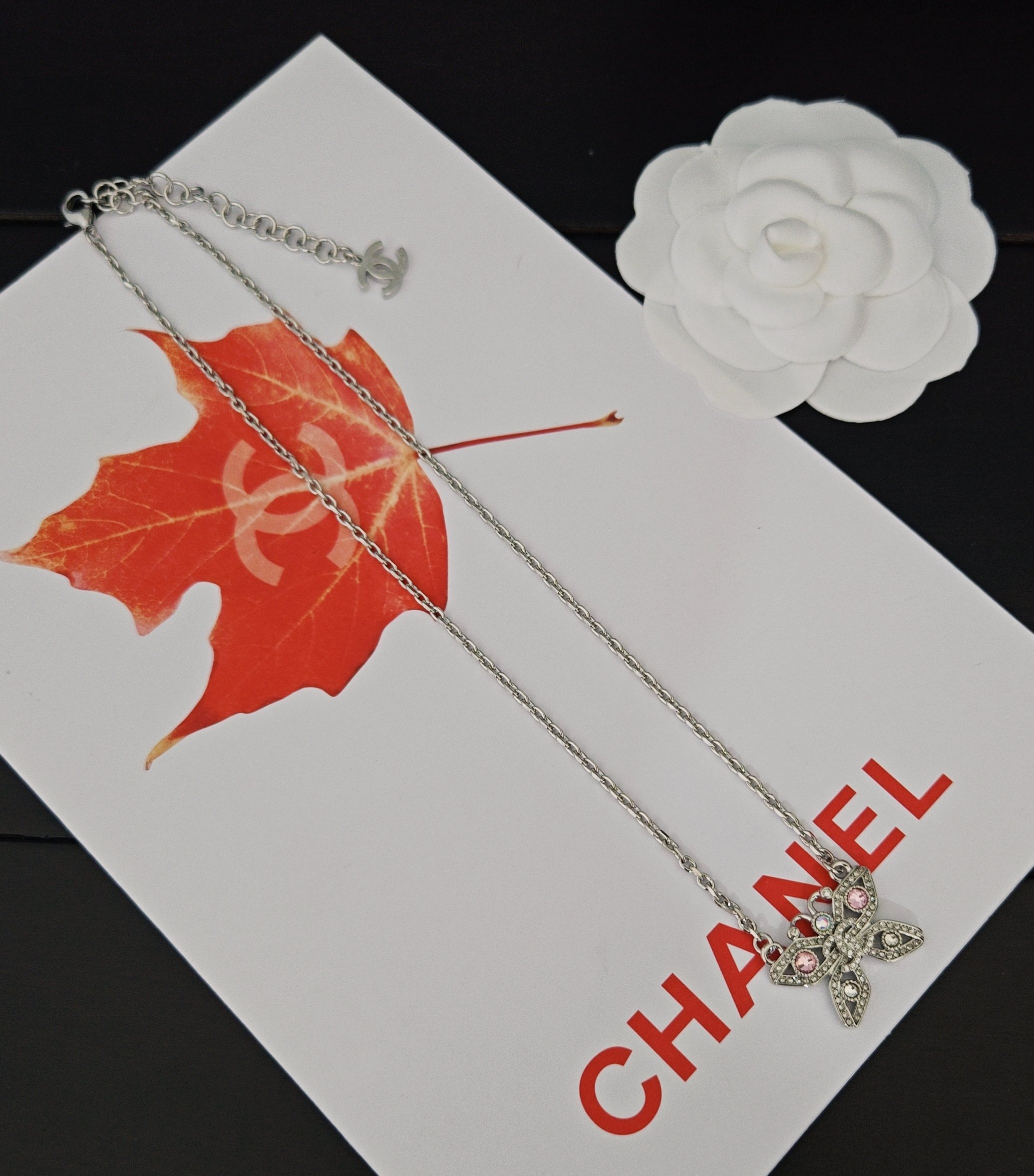 【ch*nel 最新款🆕🆕粉钻白金蝴蝶项链】一致专柜🆕黄铜材质