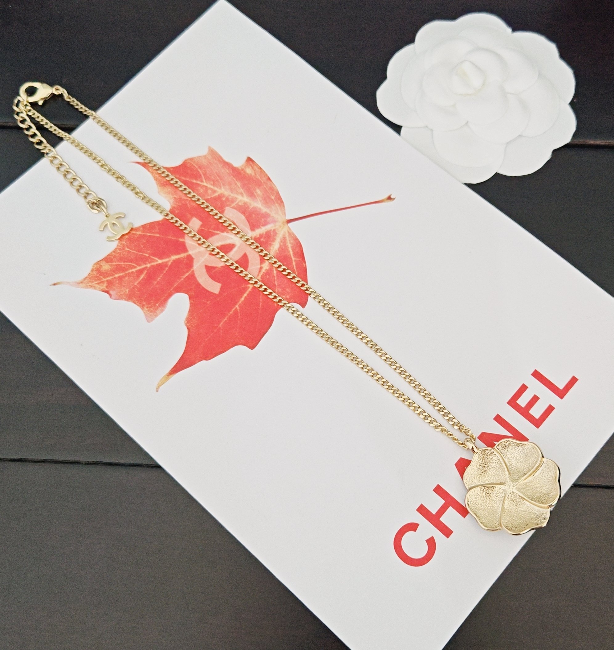  ch*nel  最新款🆕🆕黑色花朵项链】一致专柜🆕黄铜材质