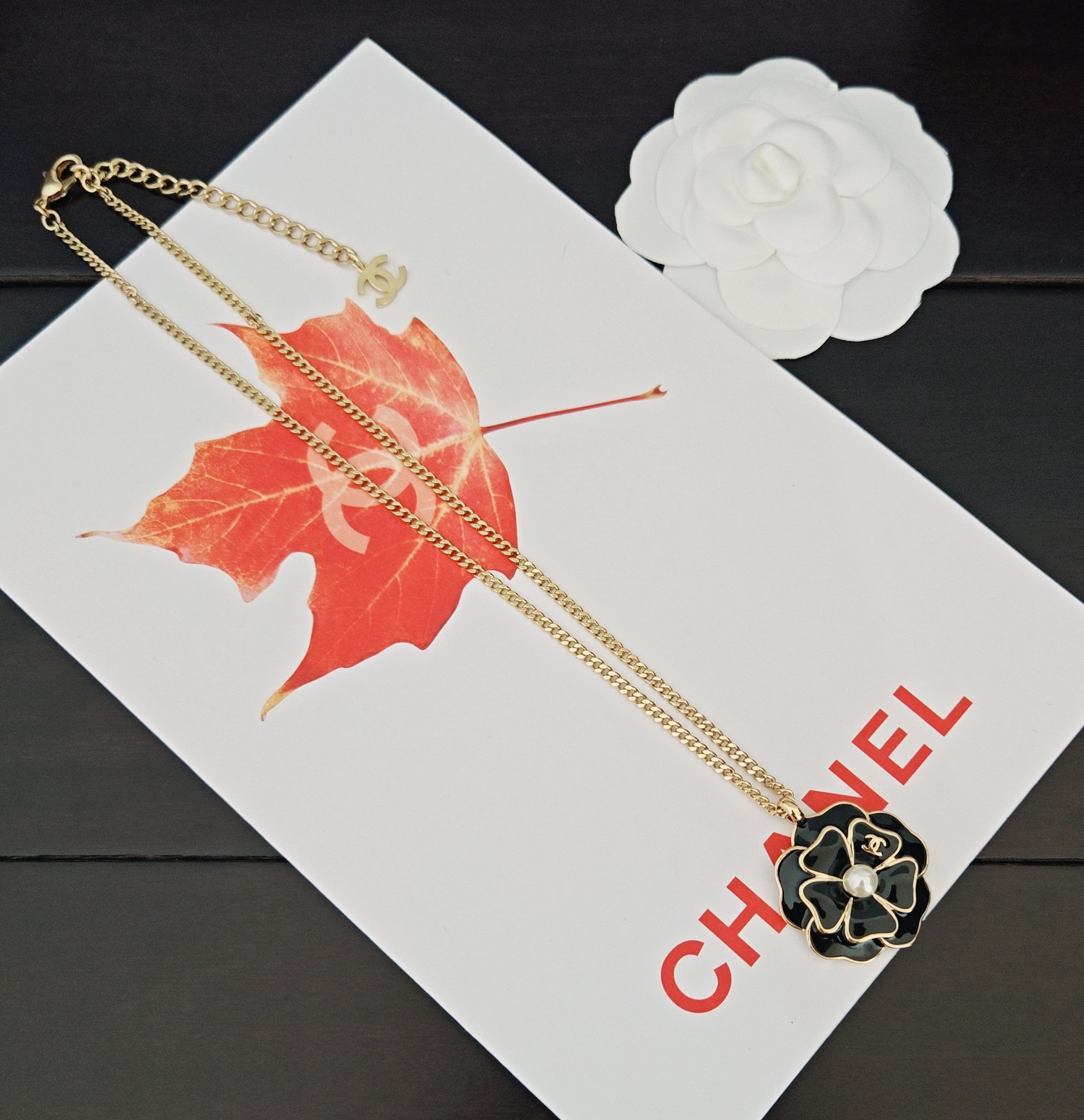  ch*nel  最新款🆕🆕黑色花朵项链】一致专柜🆕黄铜材质