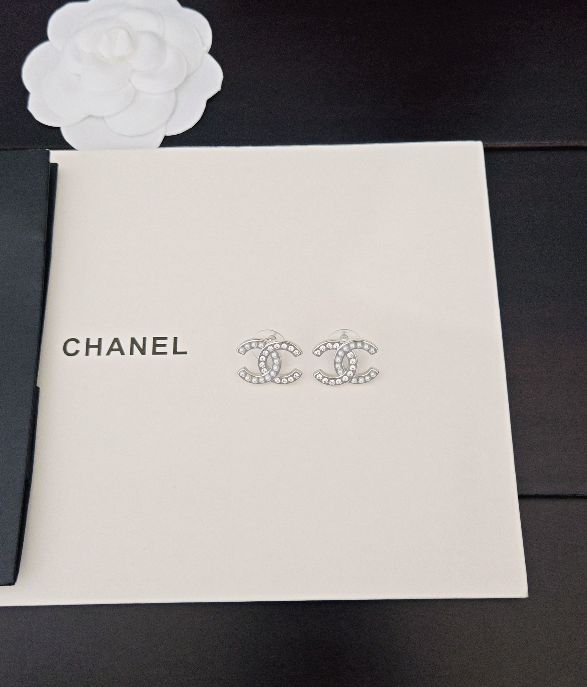  ch*nel  最新款🆕🆕白金珍珠钻cc耳钉】一致专柜🆕黄铜材质