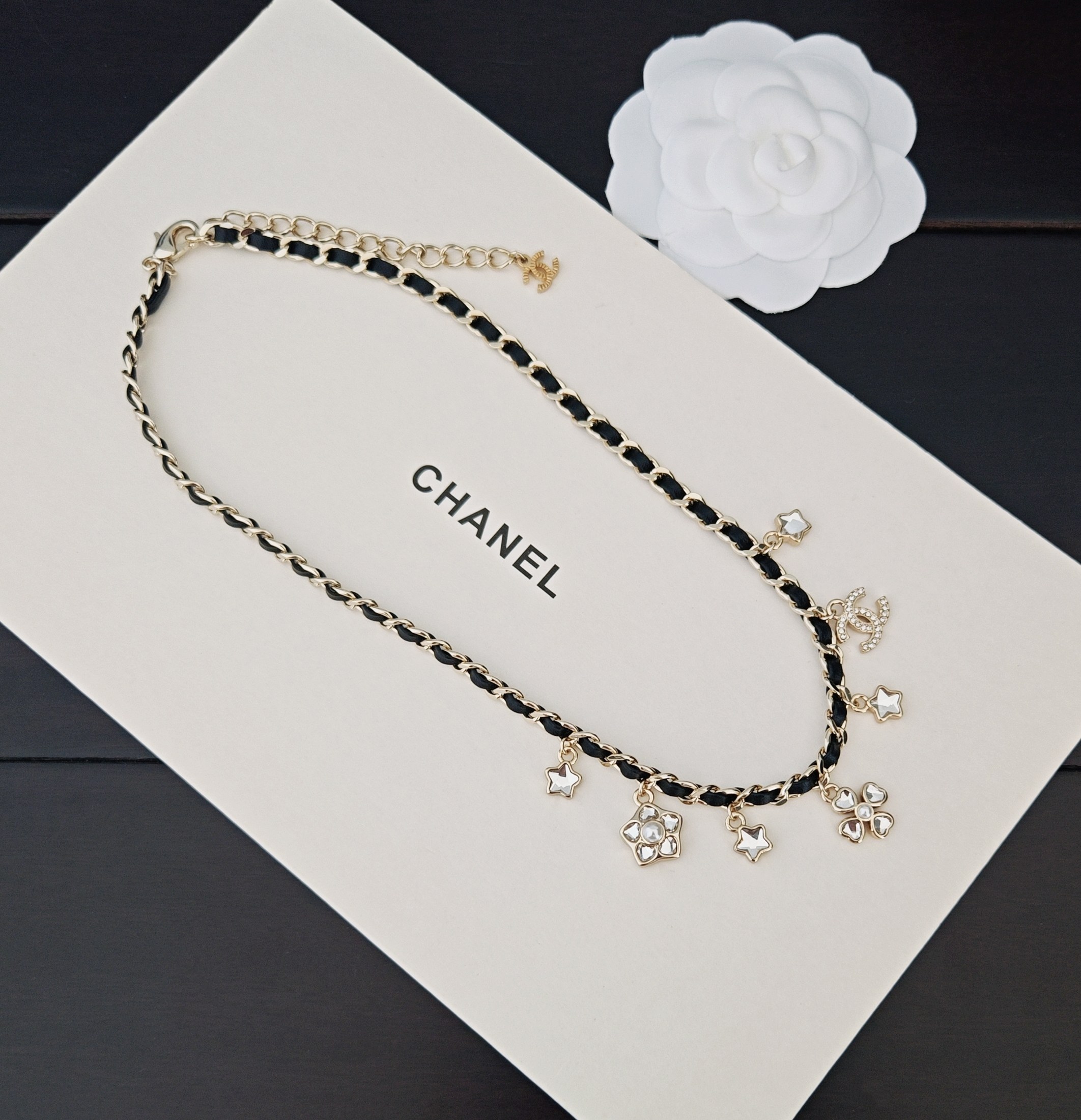  ch*nel  最新款🆕🆕白钻多元素黑皮项链】一致专柜🆕黄铜材质