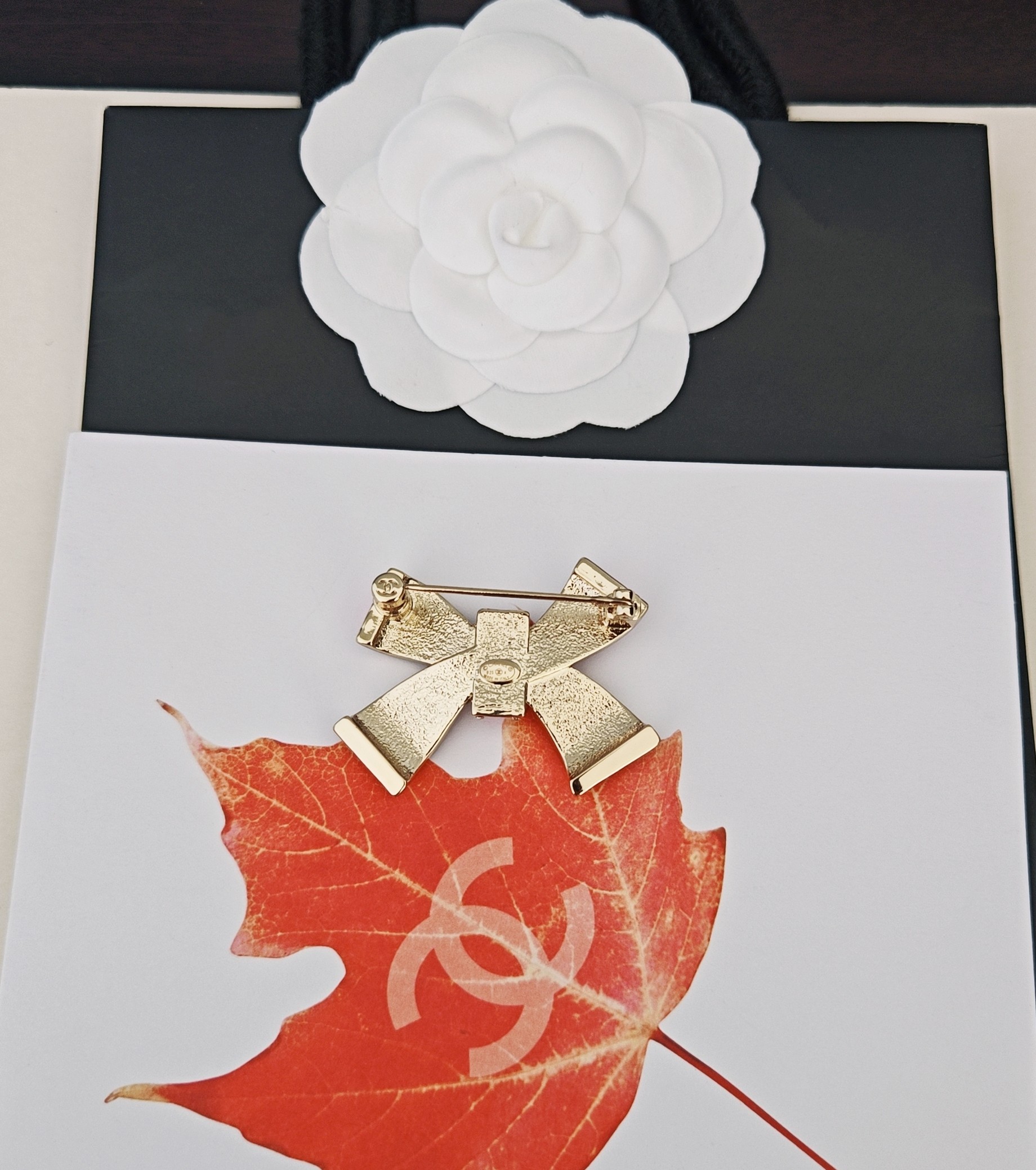  ch*nel  最新款🆕🆕满钻粉色蝴蝶结胸针】一致专柜🆕黄铜材质