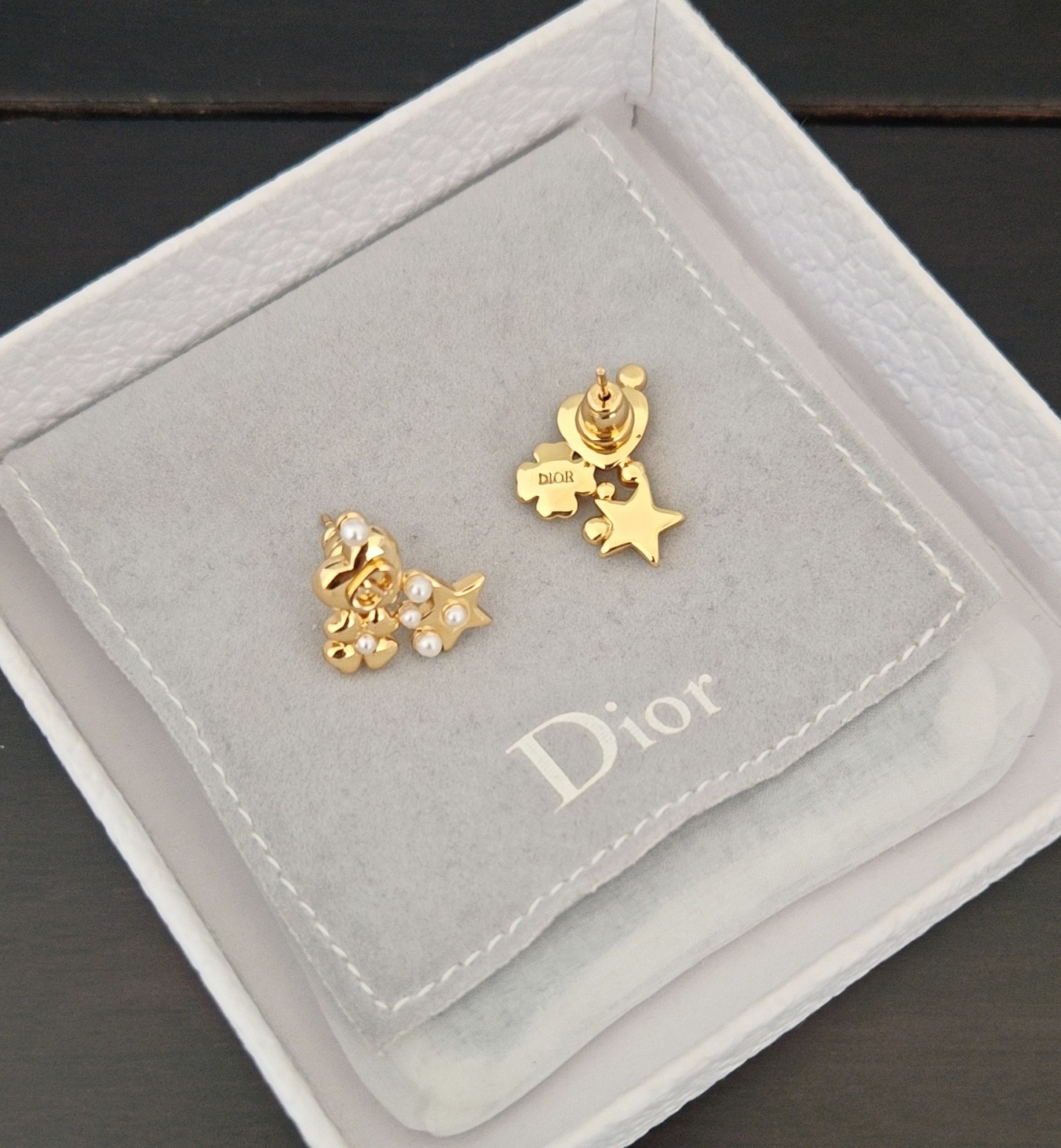 D*or 最新款🆕🆕浅金cd爱心五角星耳钉】一致专柜🆕黄铜材质