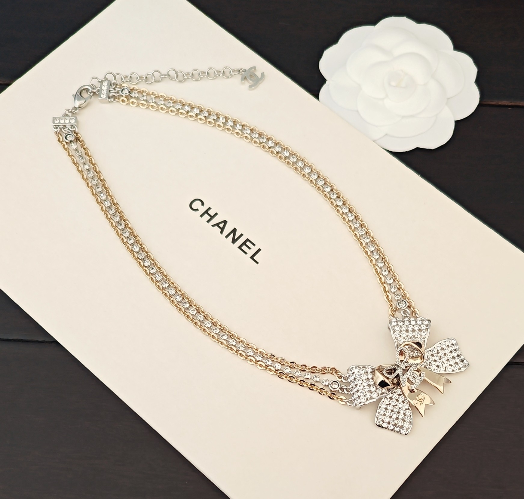 【ch*nel 最新款🆕🆕双色蝴蝶结3层项链】一致官网黄铜材质