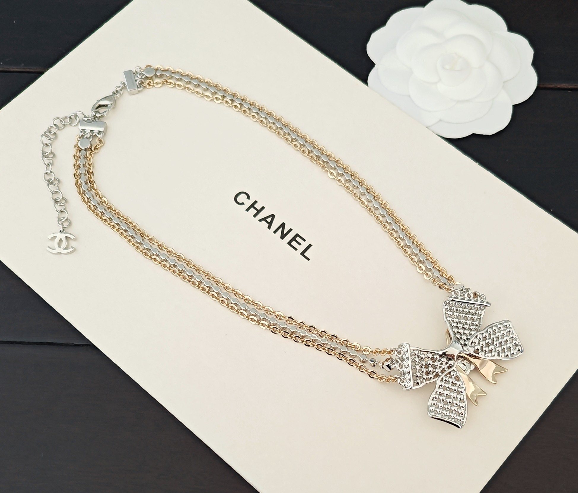 【ch*nel 最新款🆕🆕双色蝴蝶结3层项链】一致官网黄铜材质