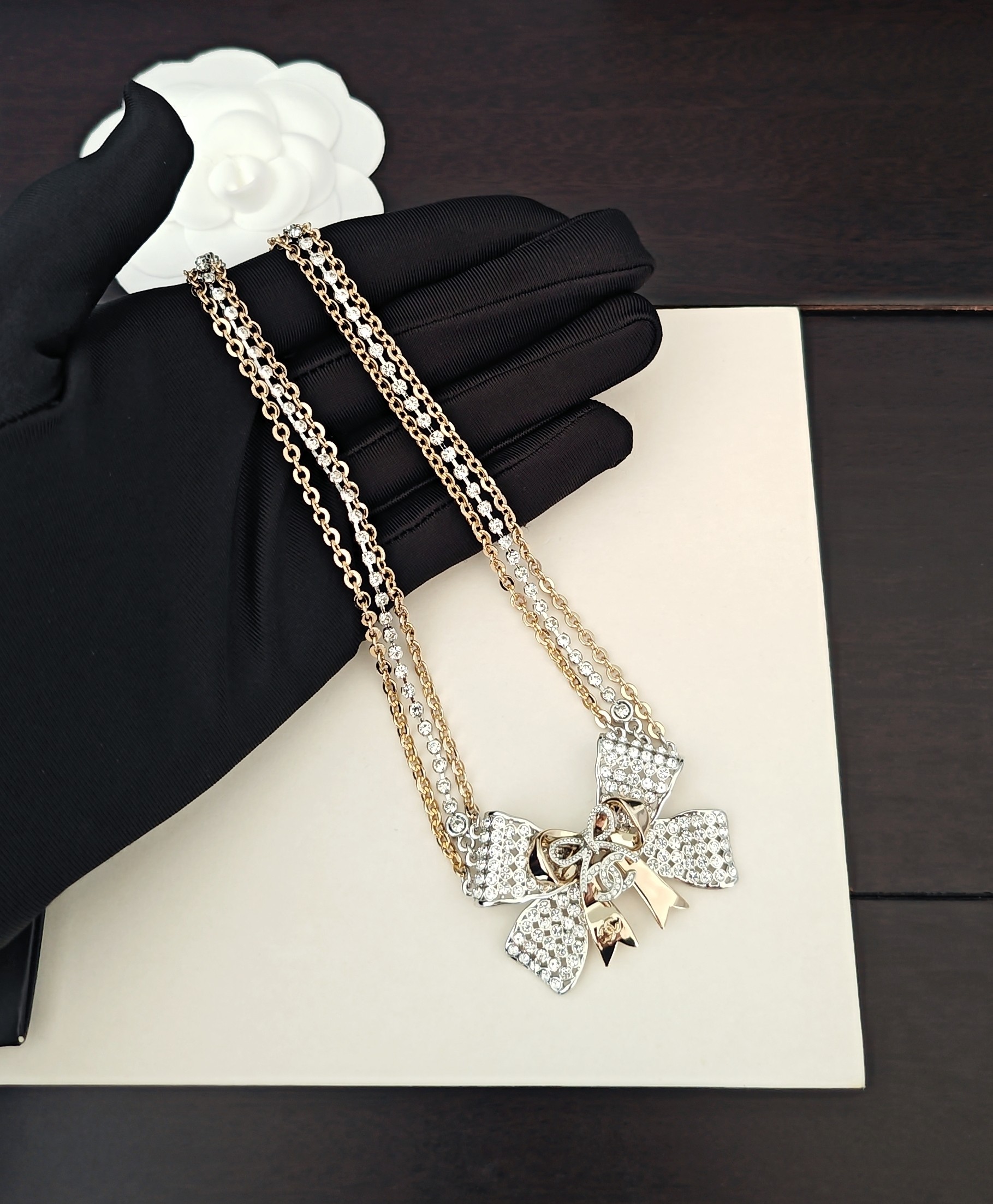 【ch*nel 最新款🆕🆕双色蝴蝶结3层项链】一致官网黄铜材质