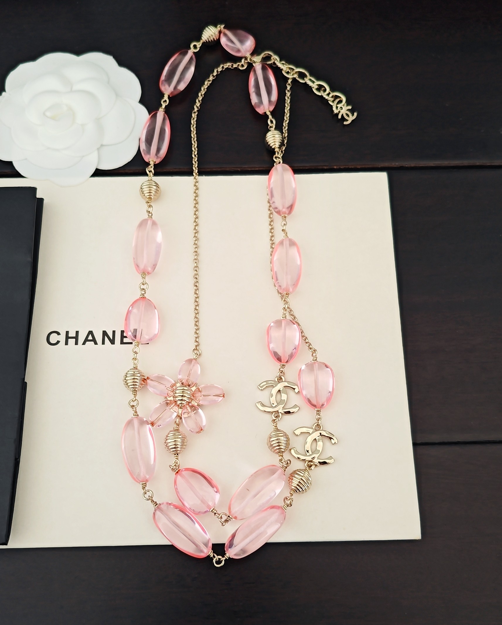 【ch*nel 最新款🆕🆕粉色树脂橄榄珠毛衣链】一致官网黄铜材质