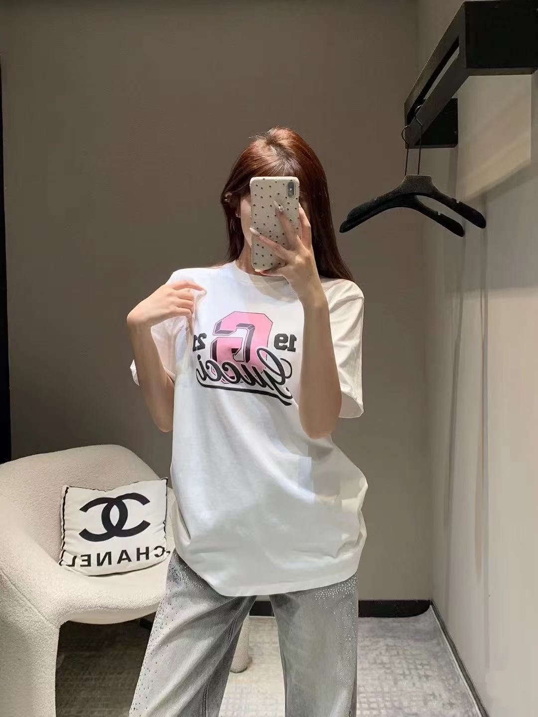 NO:131363,Gucci new 1921 letter T-shirt retro signature simple without losing the sense of fashion Double threaded neckline Shoulder shoulder pressure strip 280g pure cotton fabric Black and white Two-color Men and women Same size S-XXL, gucci,tees, t-shirt, alexander wang19860909Gucci新款1921字母T恤 复古签名简约而不失时尚感 双层螺纹领口 肩部通肩压条 280g纯棉面料 黑白双色 男女同款码数S-XXL,,gucci,tees，t-shirt,alexander wang,Men's clothing