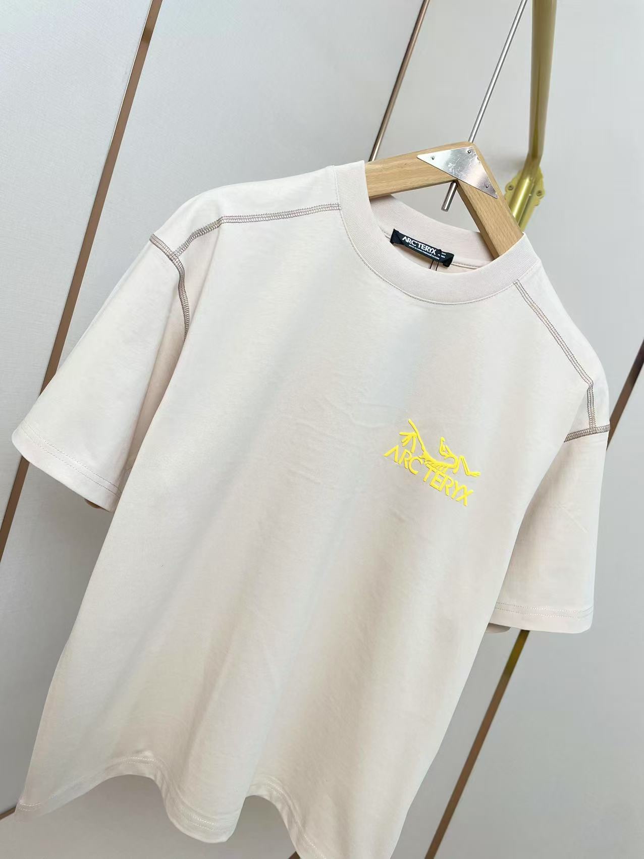 Arc'teryx P210628 Classic Stitching Design T-Shirt, Unisex, Black/Apricot 4 i1745633345 6441 2