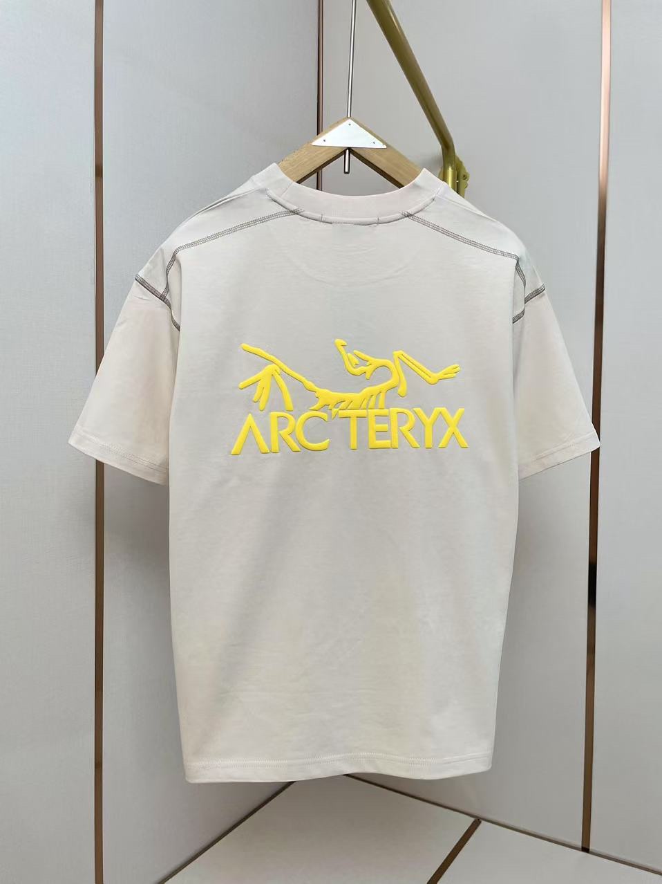 Arc'teryx P210628 Classic Stitching Design T-Shirt, Unisex, Black/Apricot 3 i1745633345 8141 1