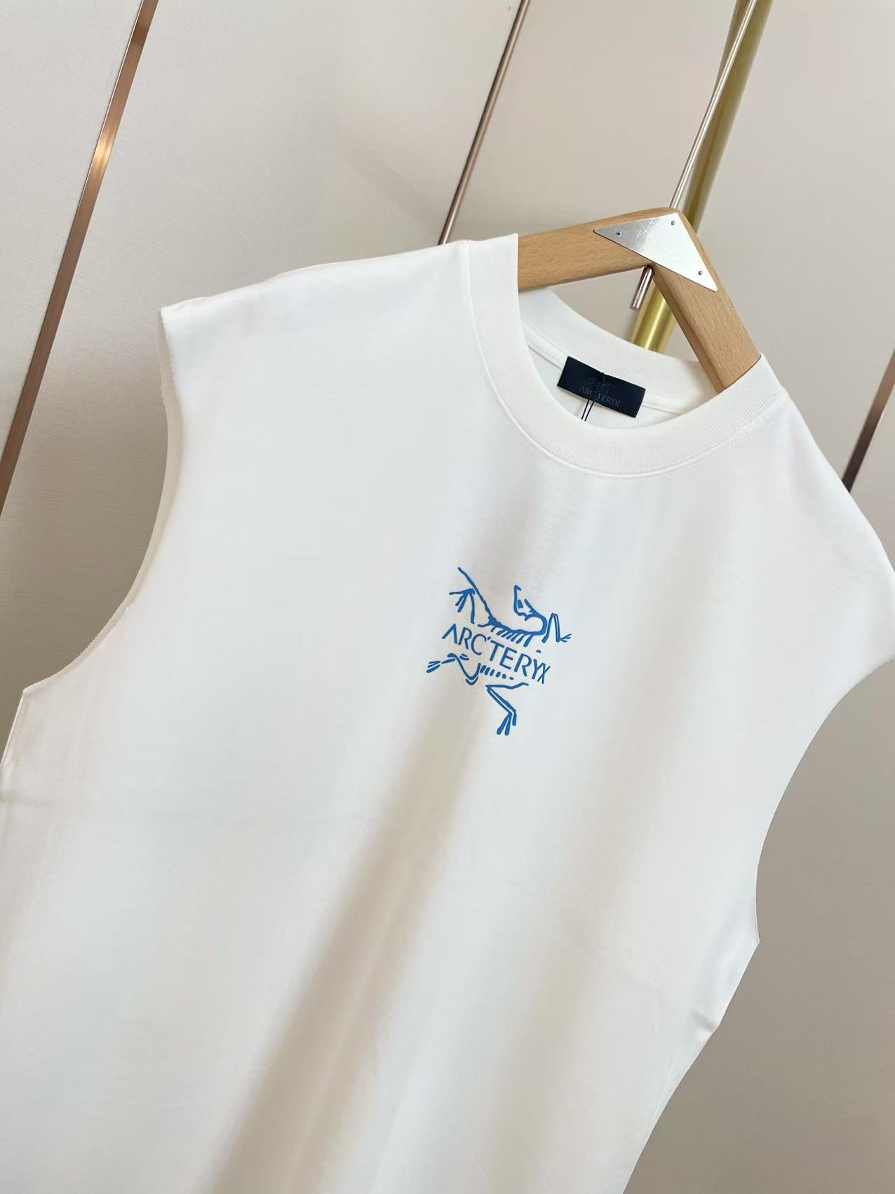 Arc'teryx P220628 Women's Vest - Classic Bird Pattern, High-Quality Fabric 3 i1747968004 5068 1