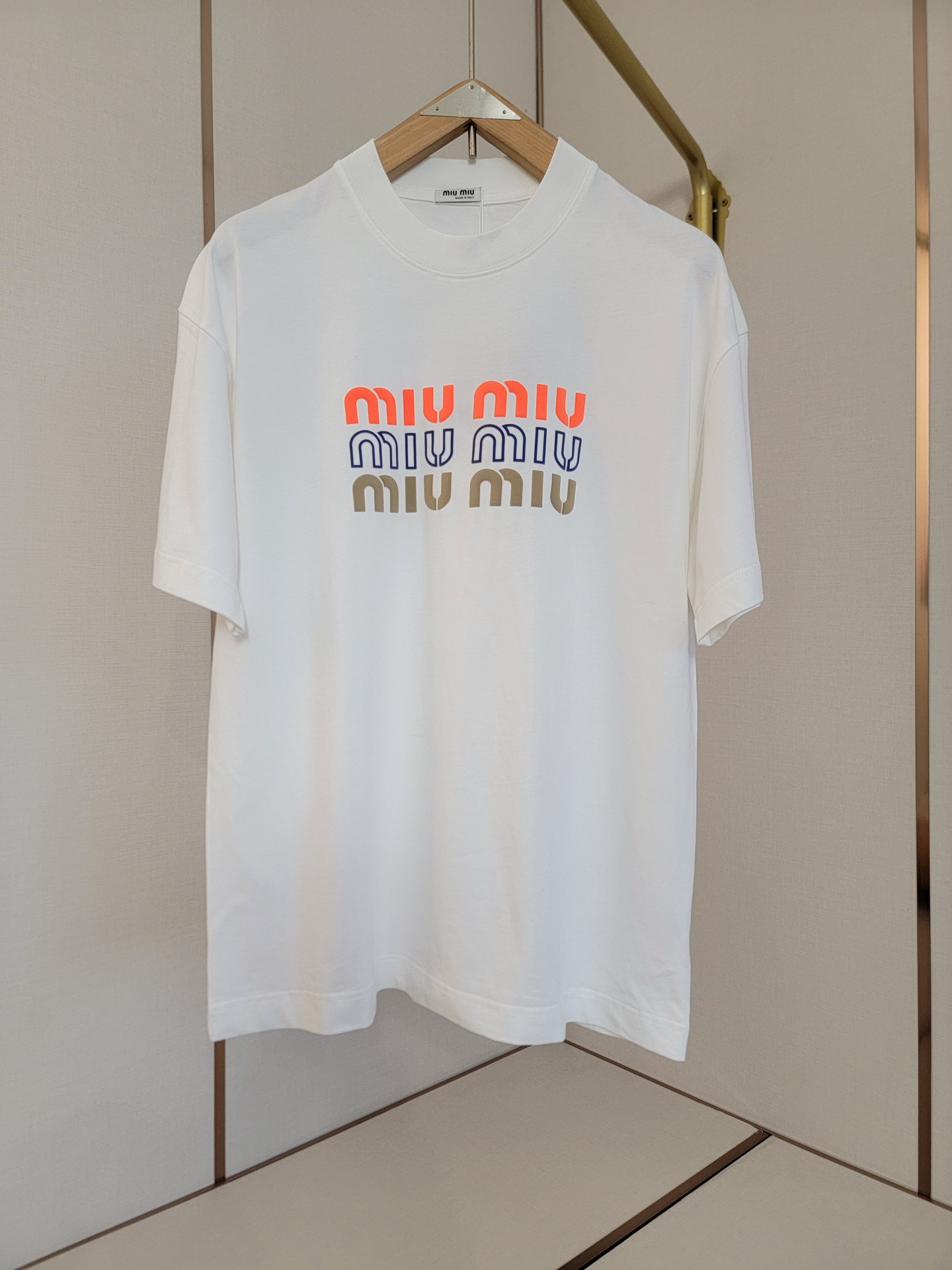  MIUMIU新款发泡字母T恤 双层螺纹领口 肩部通肩压条 250克纯棉面料舒适透气 白色 深咖色 男女