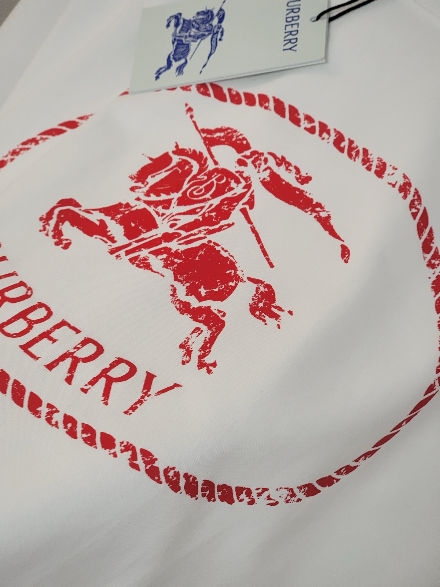  巴宝莉新款战马T恤 双层螺纹领口 肩部通肩压条 280克纯棉面料舒适透气 黑白双色 男女同款 码数S-