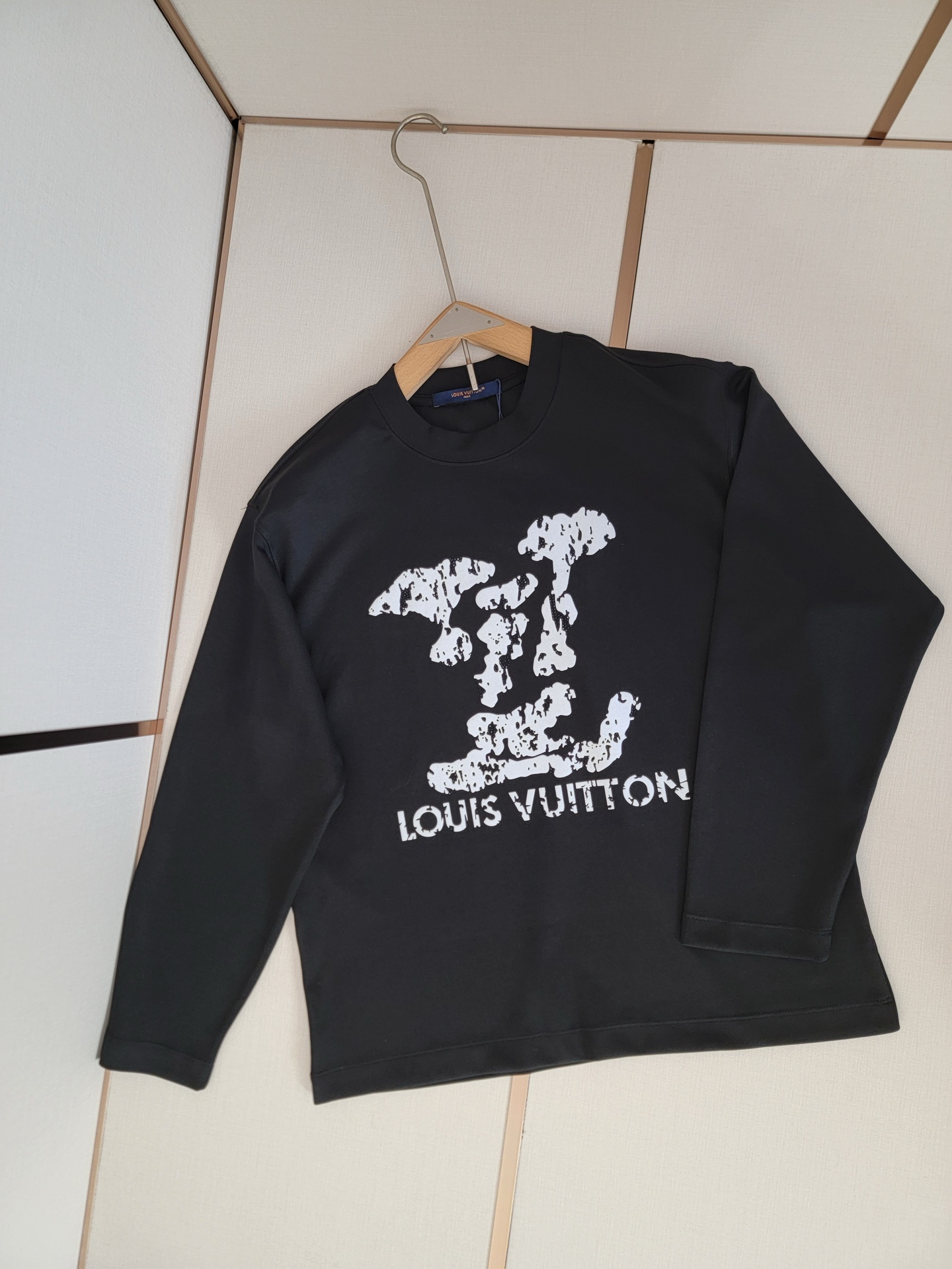 NO:523972,LV25 early autumn long T, imported Aoji diamond filling, 300 grams custom fabric, round neck long sleeves, S-XXL,,,,louis vuitton, alexander wang19860909LV25早秋长T,进口奥钻填充,300克定制面料,圆领长袖,S-XXL,,,,louis vuitton,alexander wang,Men's clothing