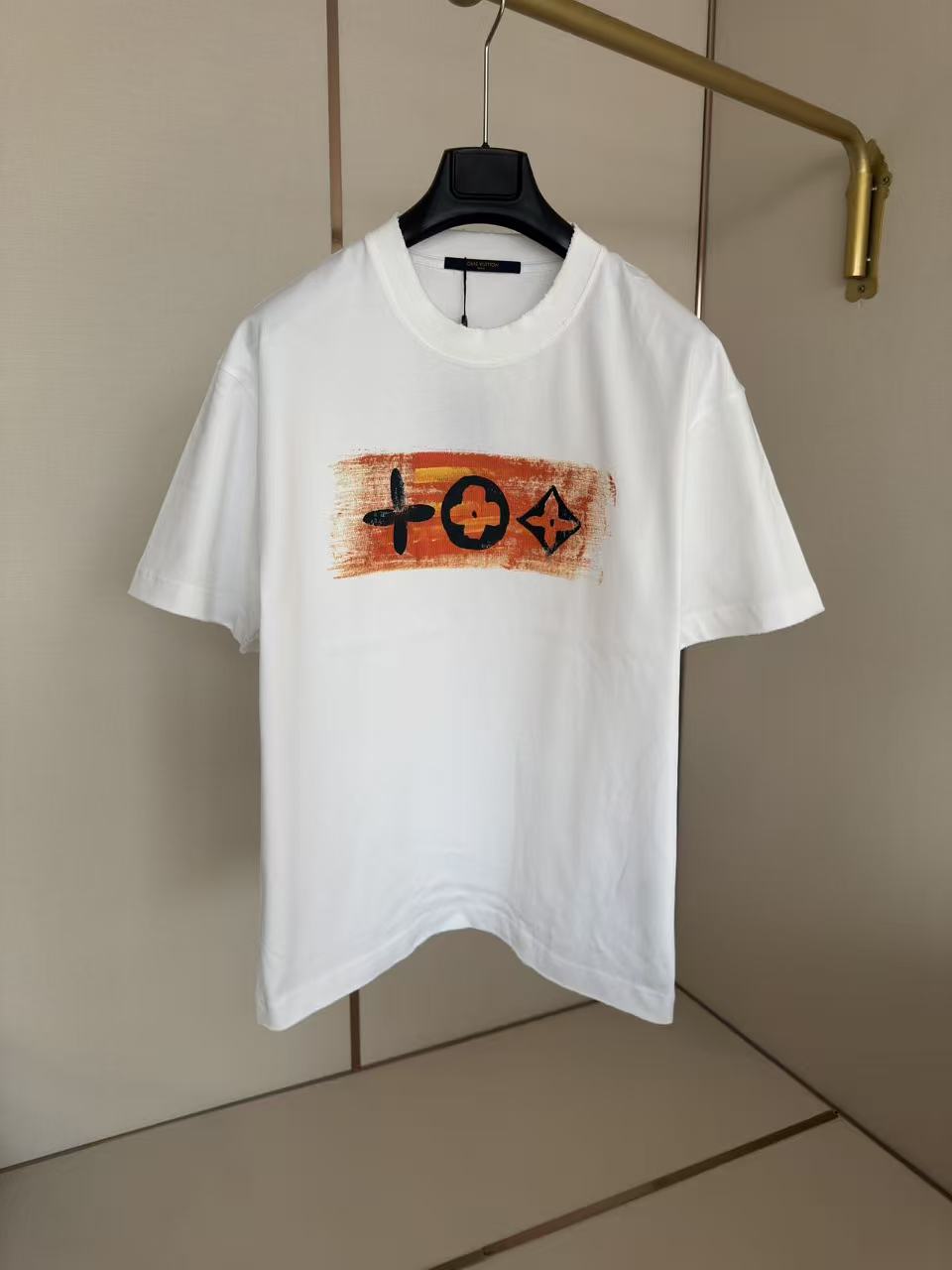 P85 Camiseta LV de primavera temprana en algodón puro blanco, suave y transpirable, con degradado naranja en el frente …