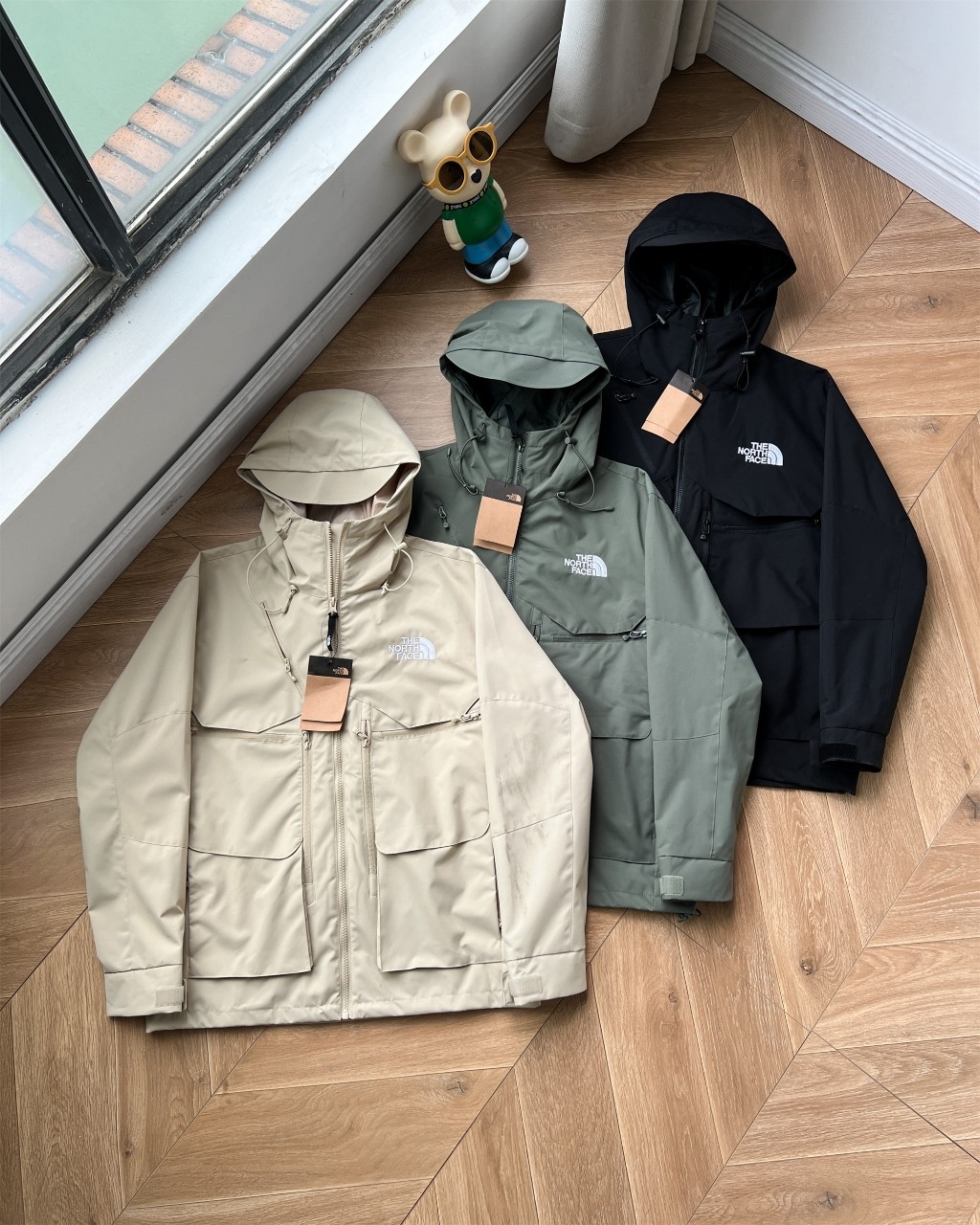 The North Face AAAAA+
 Kleding Jas &Jassen Zwart Groen KhakiName Borduurwerk Bovenzijde met capuchon