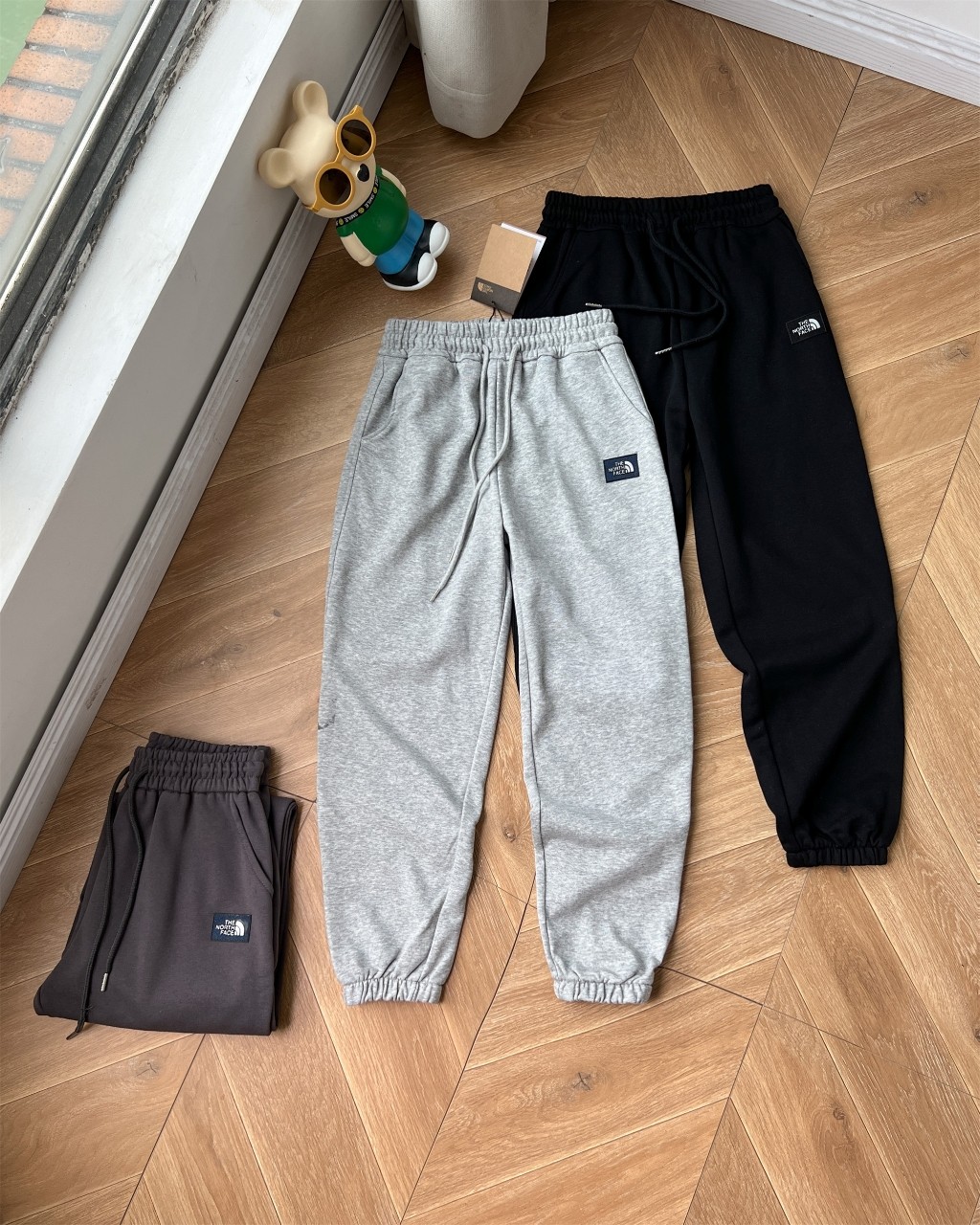 The North Face Aaaaaa
 Kleding Broek Zwart Grijs Wit Unisex Katoen Silicagel Casual