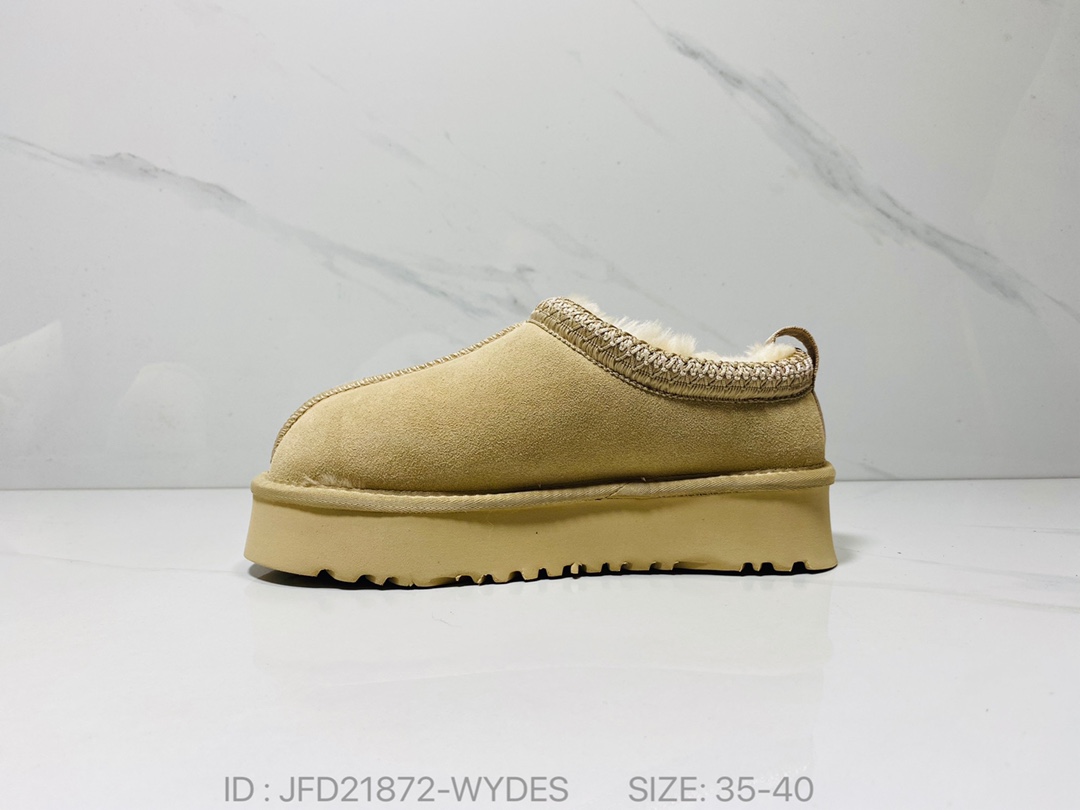 价格：150💰
简介：Ugg 冬季加绒加厚雪地靴 周冬雨同款 羚羊棕羊毛材质厚底短靴 
尺码:35～40码  
编码：JFD21872-WYDES