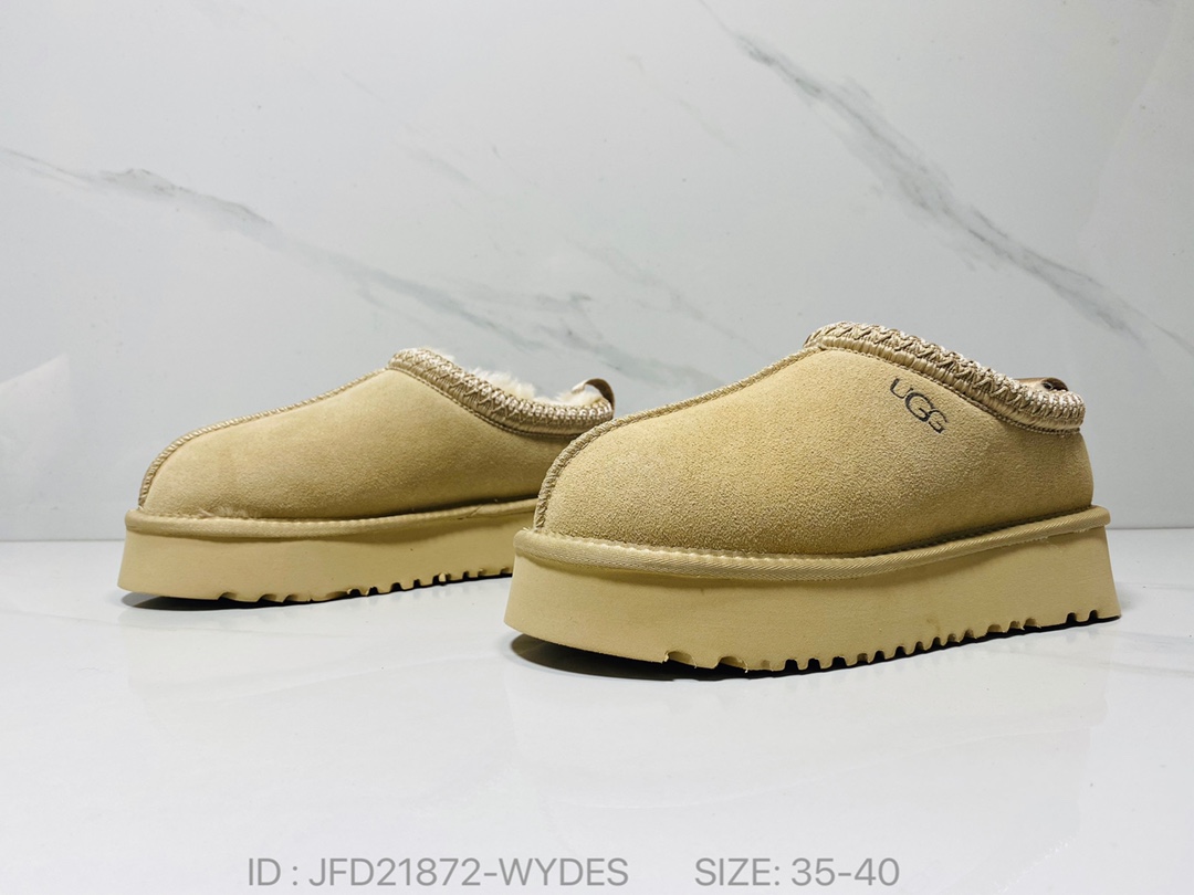 价格：150💰
简介：Ugg 冬季加绒加厚雪地靴 周冬雨同款 羚羊棕羊毛材质厚底短靴 
尺码:35～40码  
编码：JFD21872-WYDES