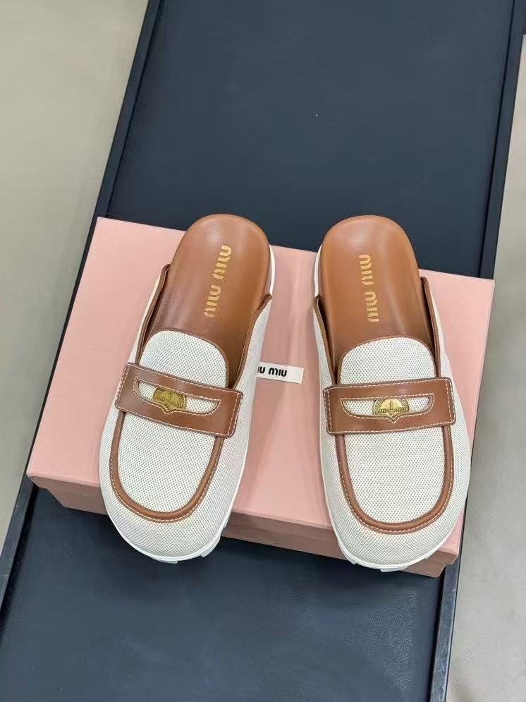 NO:258781,Miumiu2025 latest Baotou drag, European and American socialites, celebrities, Internet celebrities, original 1:1 replica Fabric: imported linen, inner lining: imported goatskin Standard code: 35-40 size, semi-drag, miumiu, sheepskin19860909miumiu2025最新款包头拖来了 欧美名媛 明星 网红大爱 原版1:1复刻 面料:进口麻布 内里:进口山羊皮 标准码:35-40码,半拖,miumiu,sheepskin,Women's Shoes