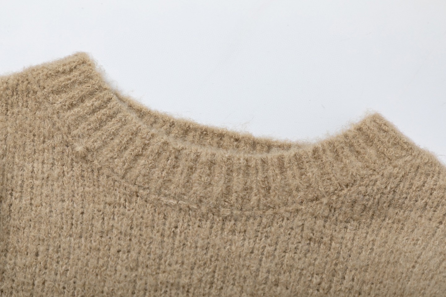 LV Big Logo-Collar Sweater: Classic Fashion for All Genders, Cash 100-165 - 图片 5