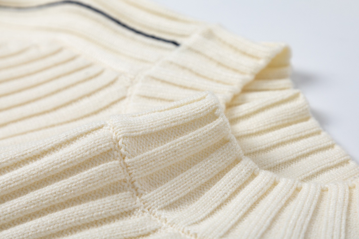 LV Ski Sweaters with Unique Design and High Quality Materials - 图片 5
