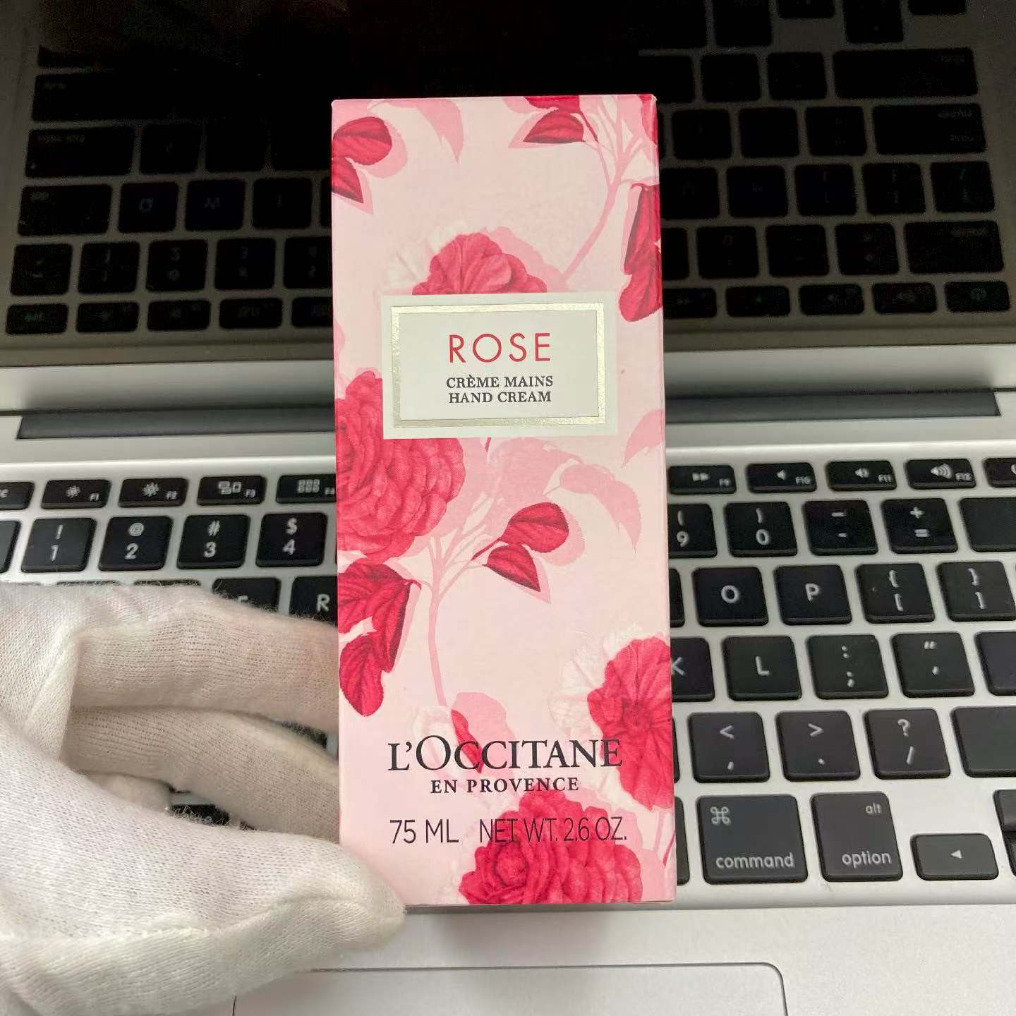 18! (Nota del pedido: Crema de manos L'Occitane 75ml + aroma) Crema de manos L'Occitane 75ml! Aromas: cerezo, rosa, flo…