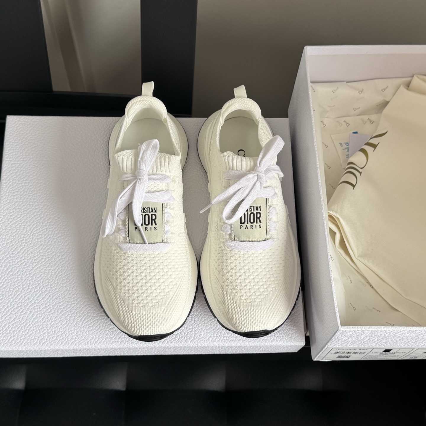 NO:406995,size: 35-44 men and women (45 custom made without return or exchange) 2025 summer Dior Knitted Flying Kitchen Casual Sports Shoes The soft and breathable upper complements the light textured rubber sole, decorated with various classic details, is ideal for daily styling. It can be matched with various casual items to create exquisite styling. The bottom thickness is 3.5CM, casual shoes/sports shoes, dior, dior, sneakers19860909size: 35-44男女款 (45订做不退不换) 2025夏季Dior迪奥 针织飞织 休闲 运动鞋 柔软透气的鞋面与轻盈的纹理效果橡胶鞋底相得益彰,饰以各种经典细节,是日常造型的理想之选可与各式休闲单品搭配,打造精致造型 底厚3.5CM,休闲鞋/运动鞋,dior,dior,sneakers,Women's Shoes