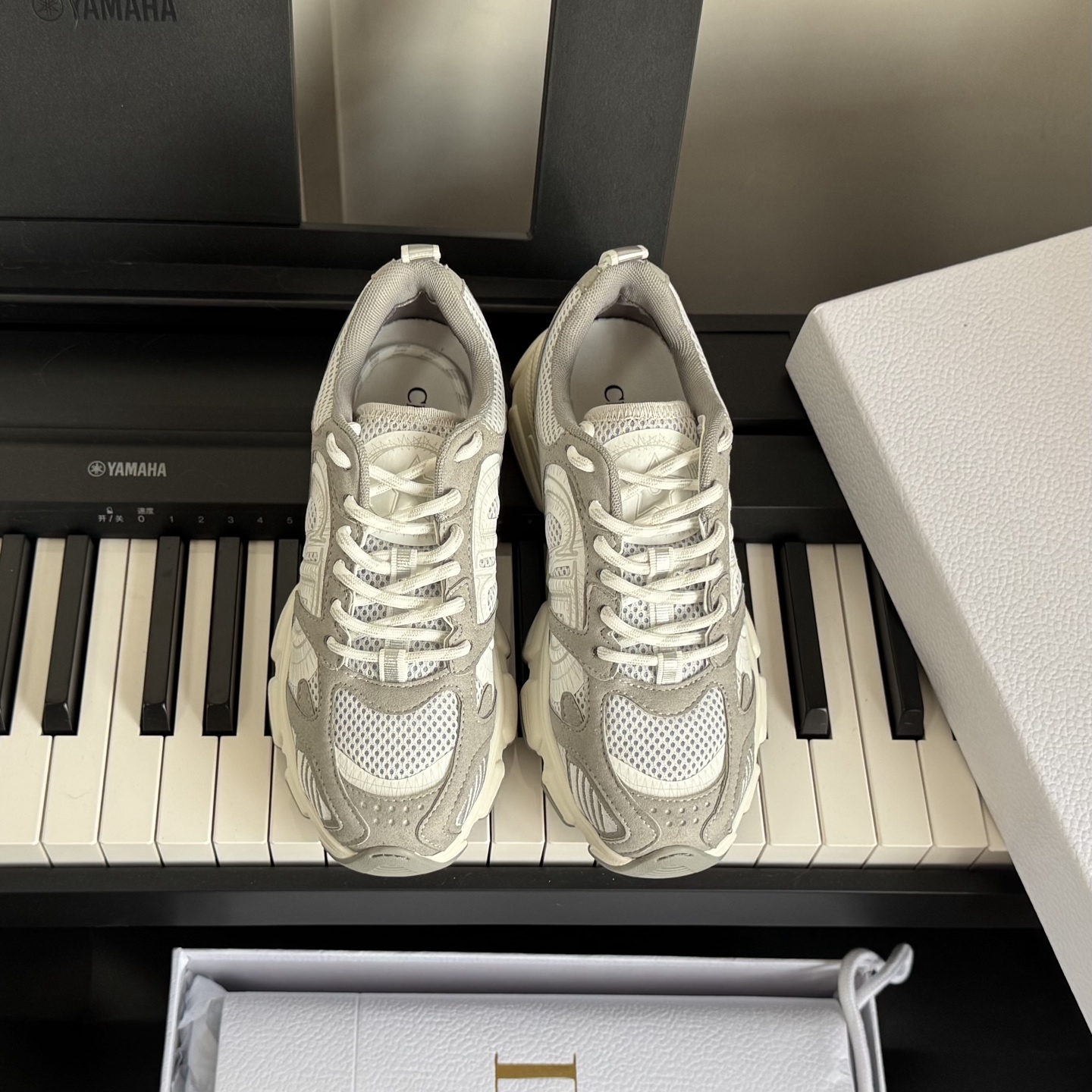 NO:406988,size 35-46 (46 custom made without return or replacement) Top version of Dior Chrono sneakers new product 24s star style mixed and matched with various materials Super easy to wear, absolutely wearable, casual shoes/sports shoes, dior, sneakers19860909size 35-46 (46订做不退不换) 顶版Dior Chrono 运动鞋新品 24s 明星款 混合搭配各种材质 超好搭好穿 ,上脚绝绝,休闲鞋/运动鞋,dior,sneakers,Women's Shoes