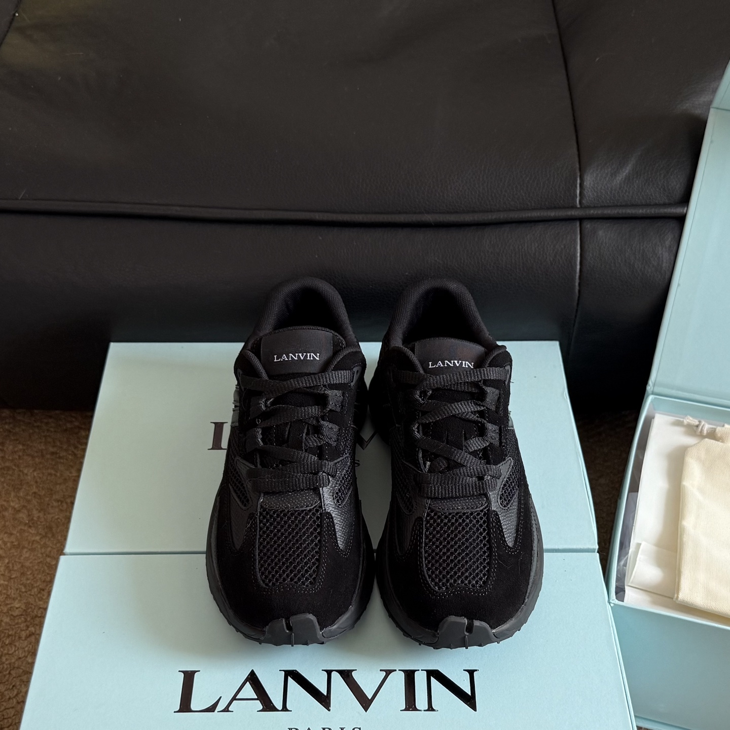 NO:670121,Lanvin LANVIN 25ss new model original replica, exquisite workmanship, versatile and good-looking, comfortable on the feet. Lanvin Lanvin casual shoes and sports shoes for all seasons, original disassembly, sleeve-lasted version. No pressure in and out of the counter. Fabric first layer cowhide/cow suede. Inner sports shoe fabric breathable mesh material. Size 35-45. Comes with a full set of packaging, flip-top magnet box, casual shoes/sports shoes, sneakers, cowhide19860909浪凡LANVIN 25ss新款原版复刻,做工精细,百搭好款上脚好看舒适 LANVIN浪凡四季休闲鞋运动鞋,原版拆卸,套楦版本.进出专柜无压力 面料头层牛皮/牛反绒 内里运动鞋织物透气网料 尺码35-45 配全套包装,翻盖磁铁盒,休闲鞋/运动鞋,sneakers,cowhide,Women's Shoes