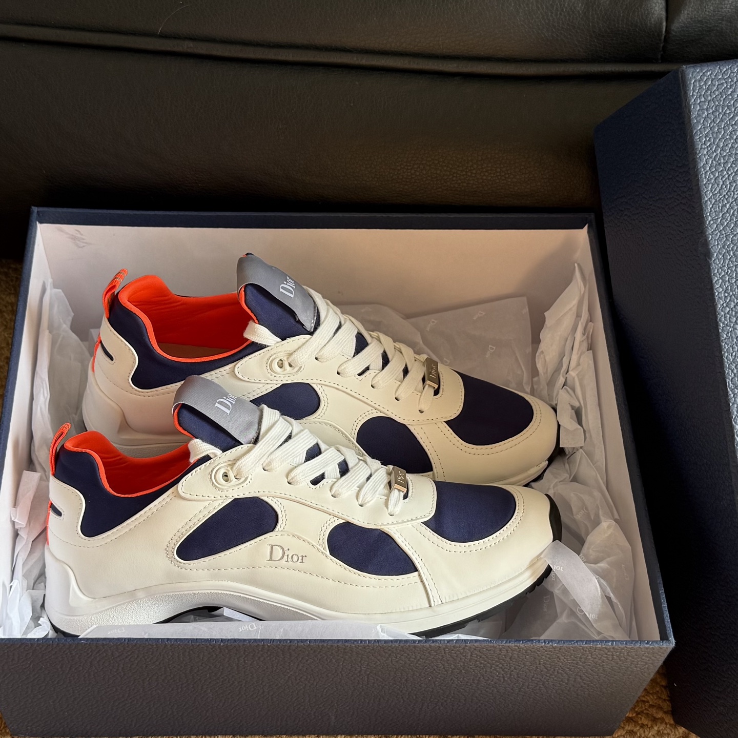 NO:670099,DIOR MILE RUNNER NEOPRENE SUEDE Dior's new casual sports shoes are designed by creative director Jonathan Anderson and are created for the 2026 spring and summer SS26# series. The manuscript outlines the shoe shape with simple lines, and the unique structure first reveals creative ideas. Cowhide material and nylon material Size35-46 (female 40, male 45/46, customized and non-returnable), casual shoes/sports shoes, dior, dior, rene  caovilla,sneakers,cowhide19860909DIOR MILE RUNNER NEOPRENE SUEDE 迪奥新款休闲运动鞋 由创意总监 Jonathan Anderson操刀,为 2026 春夏SS26＃系列打造,手稿以简洁线条勾勒鞋型,独特结构初现创意巧思 牛皮材质拼尼龙材质 Size35-46（女40 男45/46定制不退换）,休闲鞋/运动鞋,dior,dior,rene caovilla,sneakers,cowhide,Women's Shoes