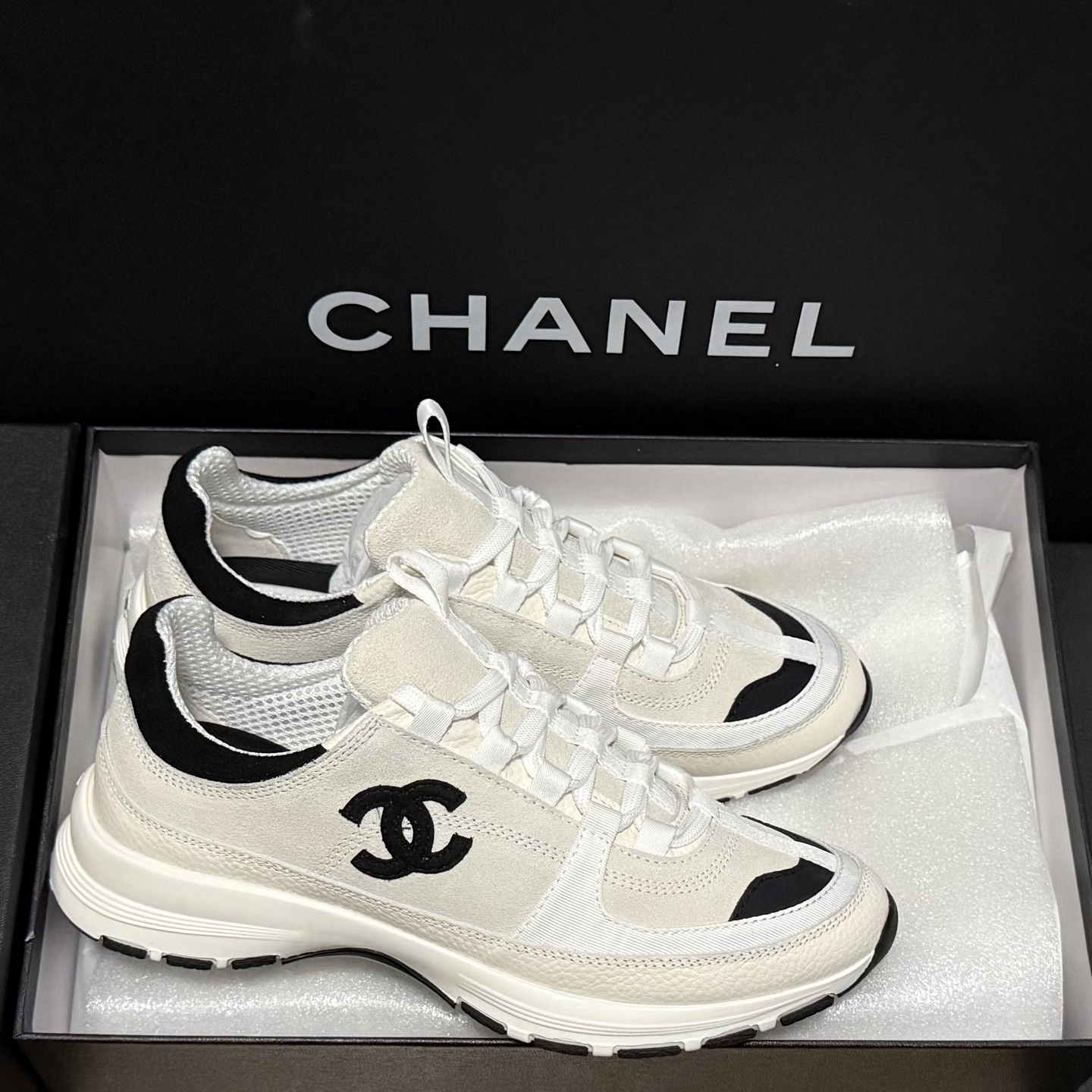 NO:670105,size: 35-40 (41 orders are non-refundable and non-exchangeable) CHANEL 25A is the new king model, it is hard to find a shoe in the cabinet. The upper is cowhide + cow suede, which is versatile and versatile. The TPU two-color molded outsole is light and tall, so it is not too easy to wear. The new design is refreshing, capable, fashionable and elegant. The counters are available in eight colors at the same time, casual shoes/sports shoes, chanel, sneakers, cowhide19860909size: 35-40 (41订做不退不换) CHANEL 25A上新王炸款,柜一鞋难求 鞋面牛皮+牛反绒万能百搭,TPU双色成型大底轻盈增高,不要太好穿,新设计清爽干练时尚优雅 专柜同步八色出,休闲鞋/运动鞋,chanel,sneakers,cowhide,Women's Shoes