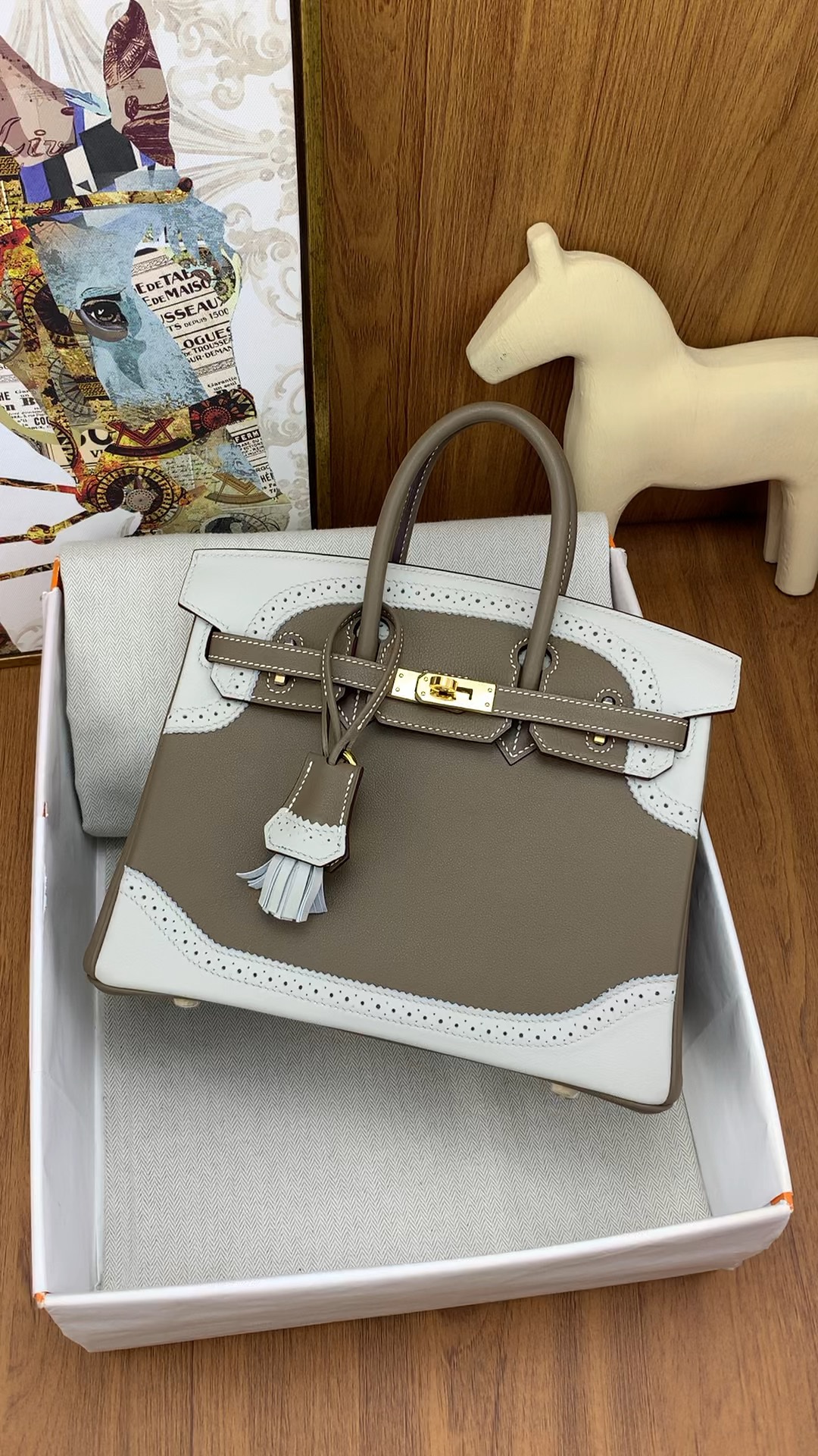 Hermès New hand-stitched unique lace trim