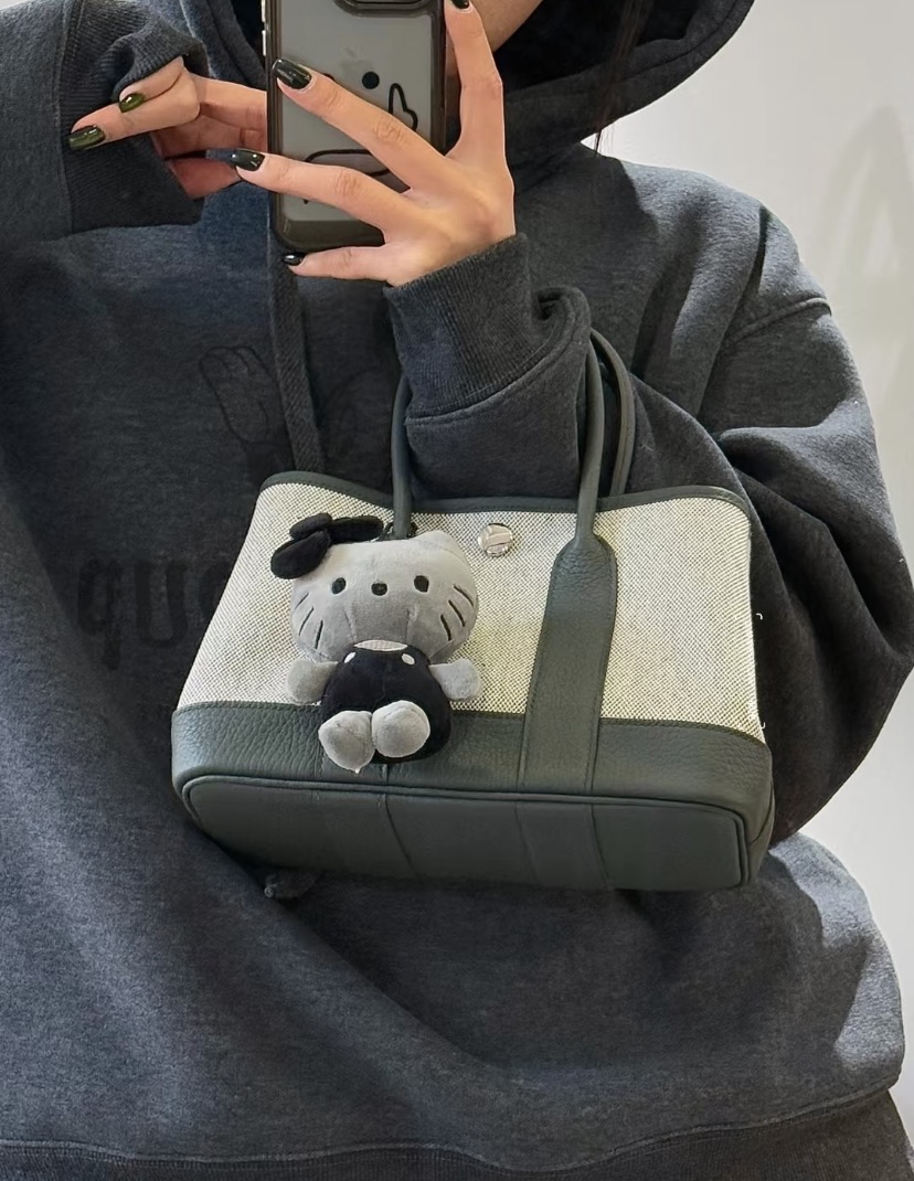 Hermès New hand-sewn products debut