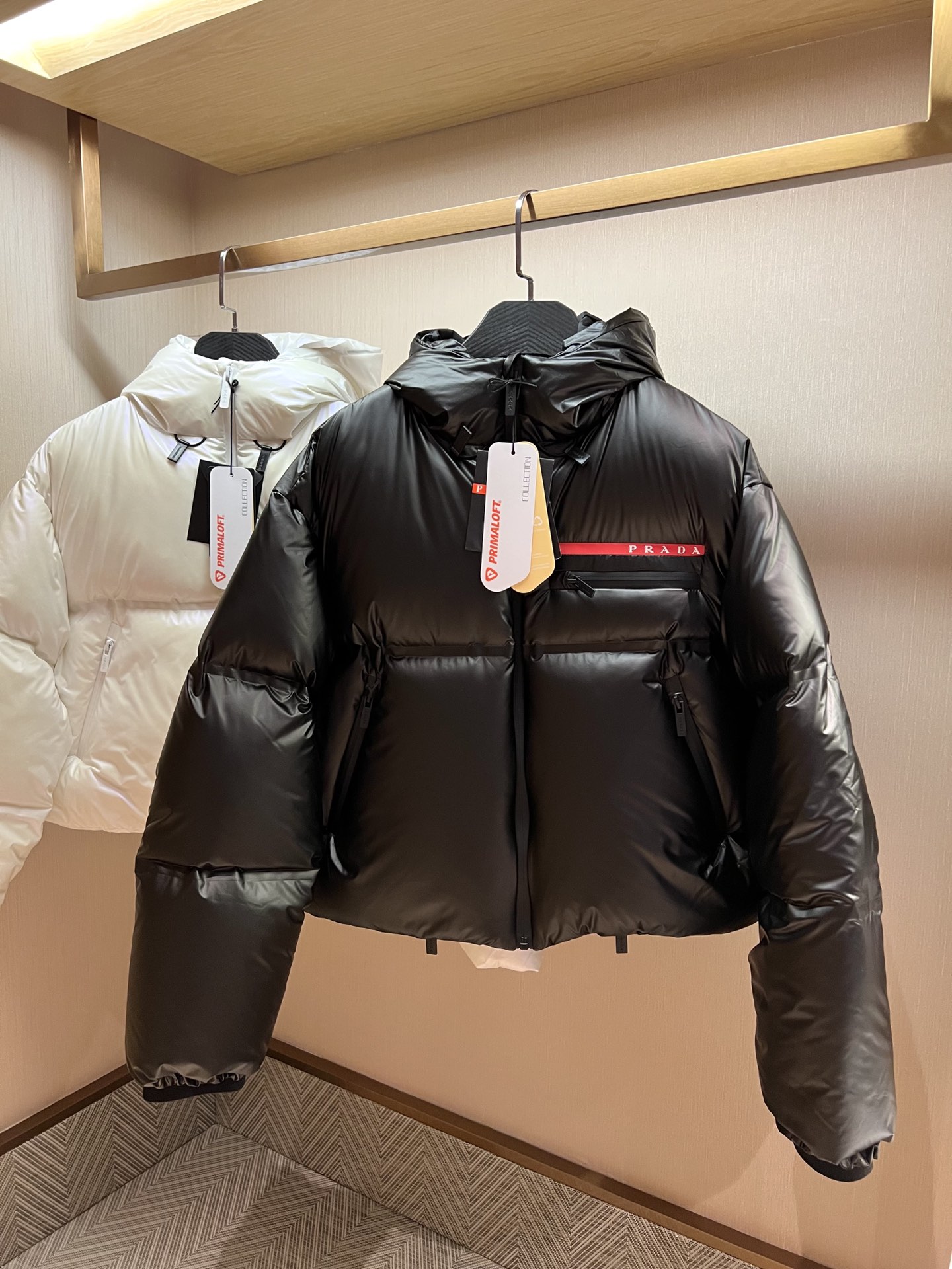 Prada short down jacket with hood, duck down, short style, two front pockets, sizes S to L.-Big cat