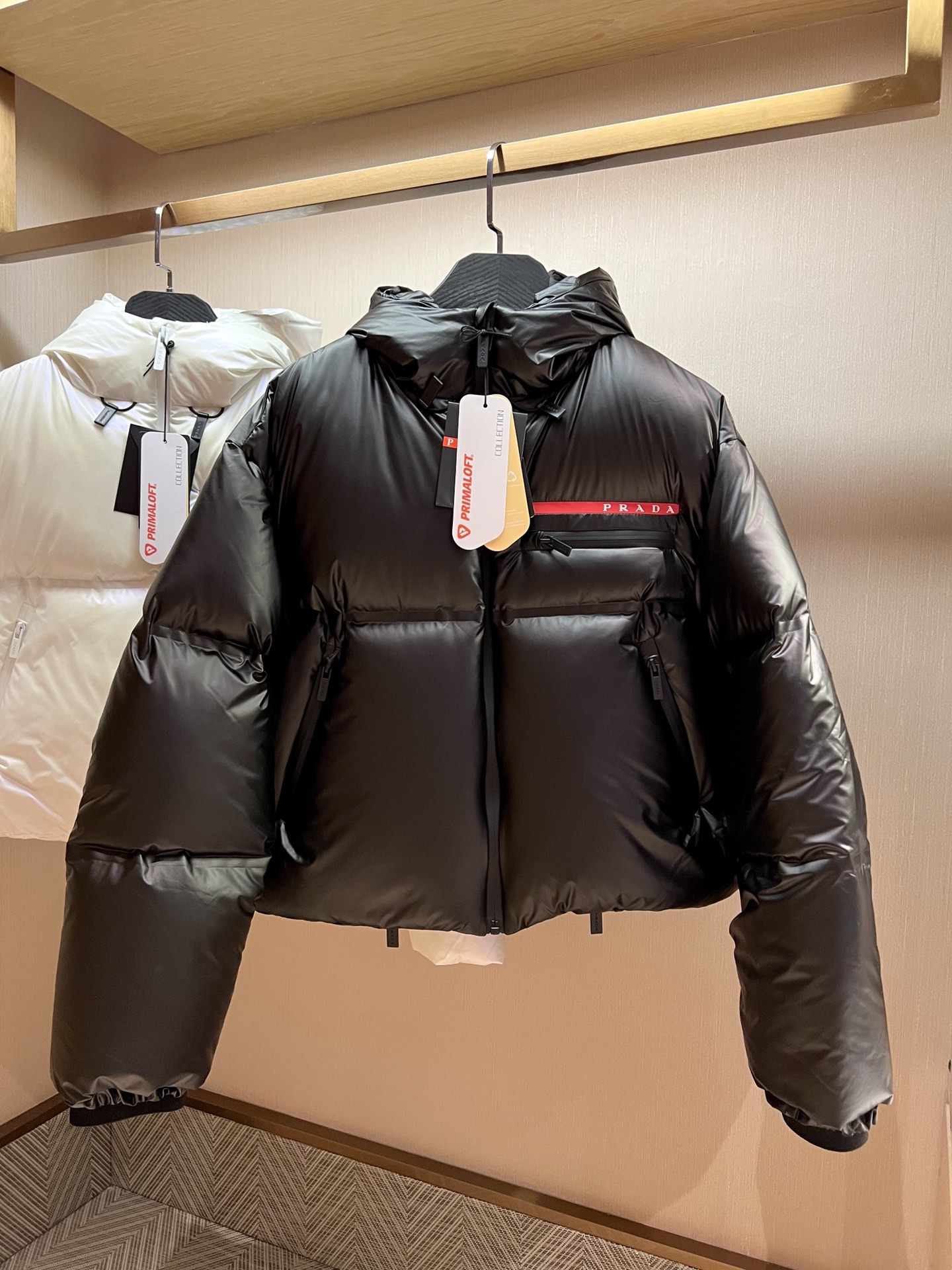 Prada short down jacket with hood, duck down, short style, two front pockets, sizes S to L.-Big cat