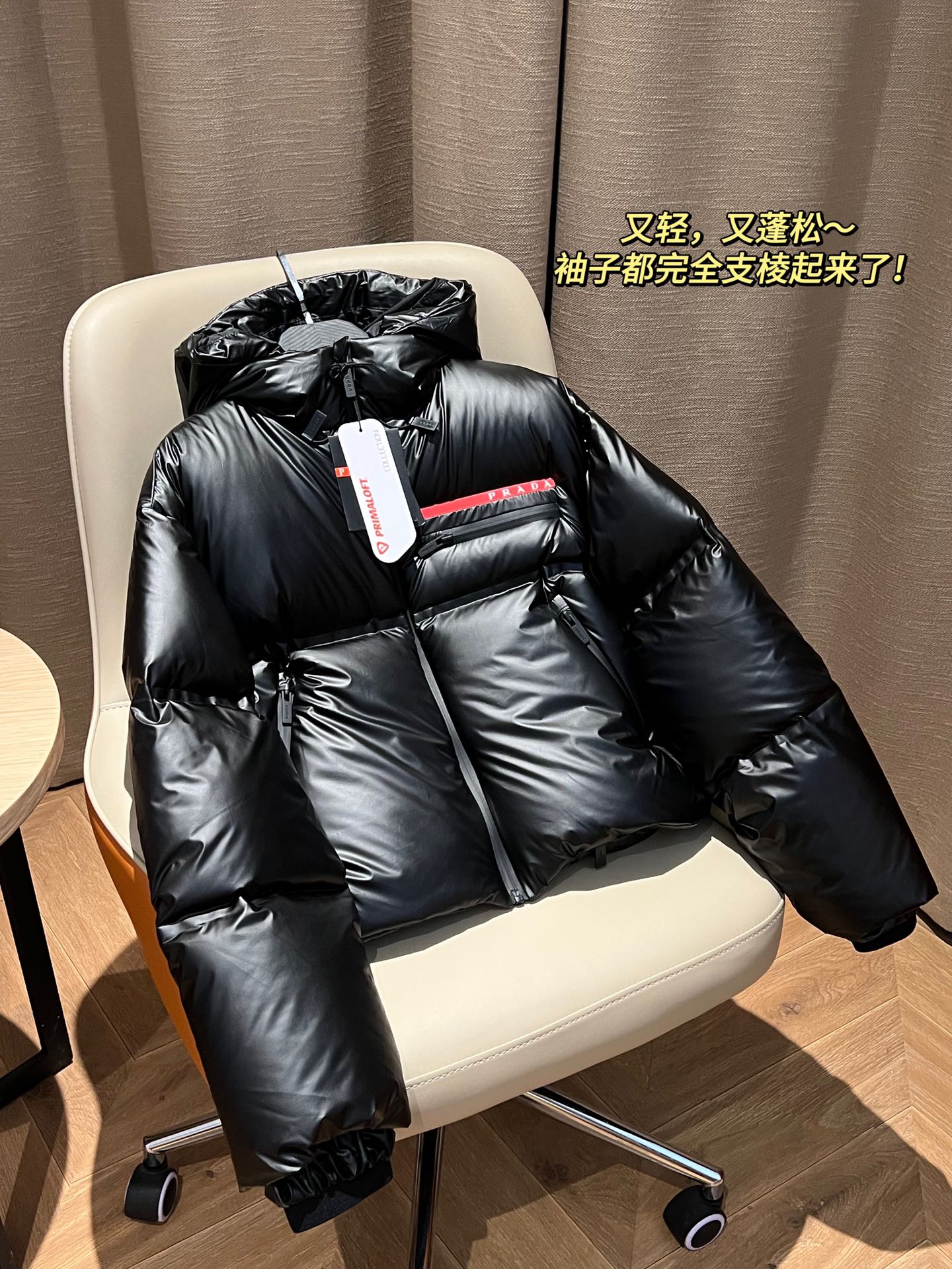 Prada short down jacket with hood, duck down, short style, two front pockets, sizes S to L.-Big cat