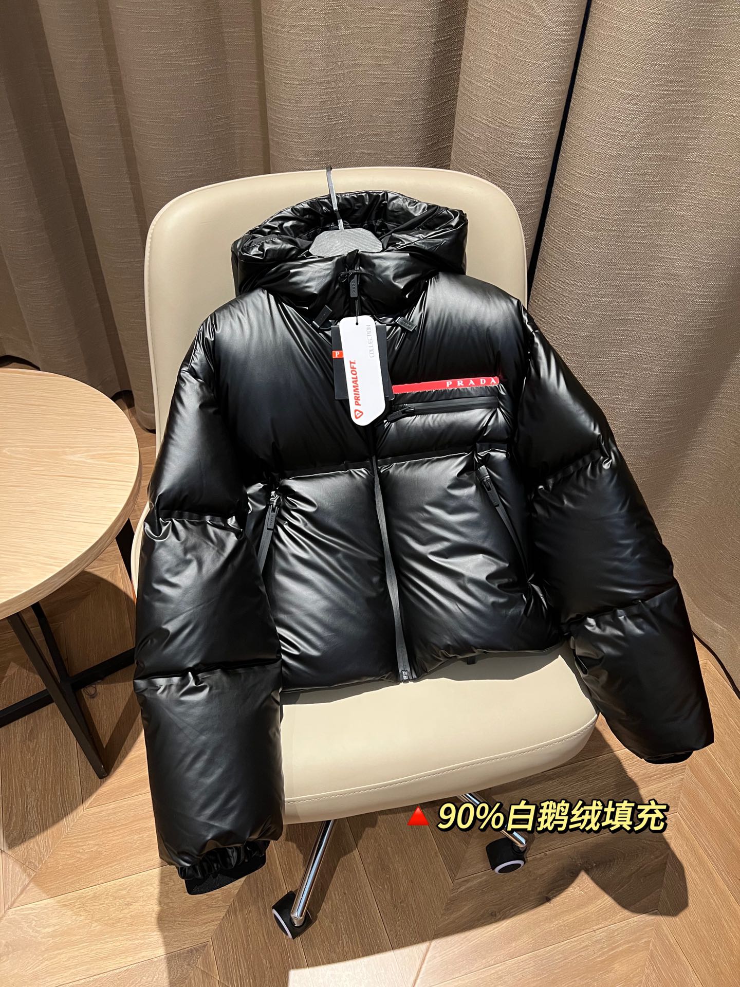 Prada short down jacket with hood, duck down, short style, two front pockets, sizes S to L.-Big cat