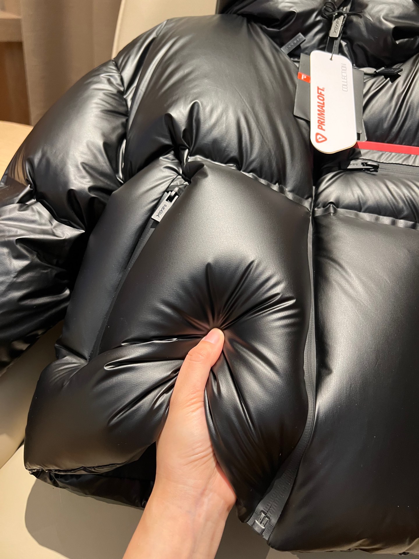 Prada short down jacket with hood, duck down, short style, two front pockets, sizes S to L.-Big cat