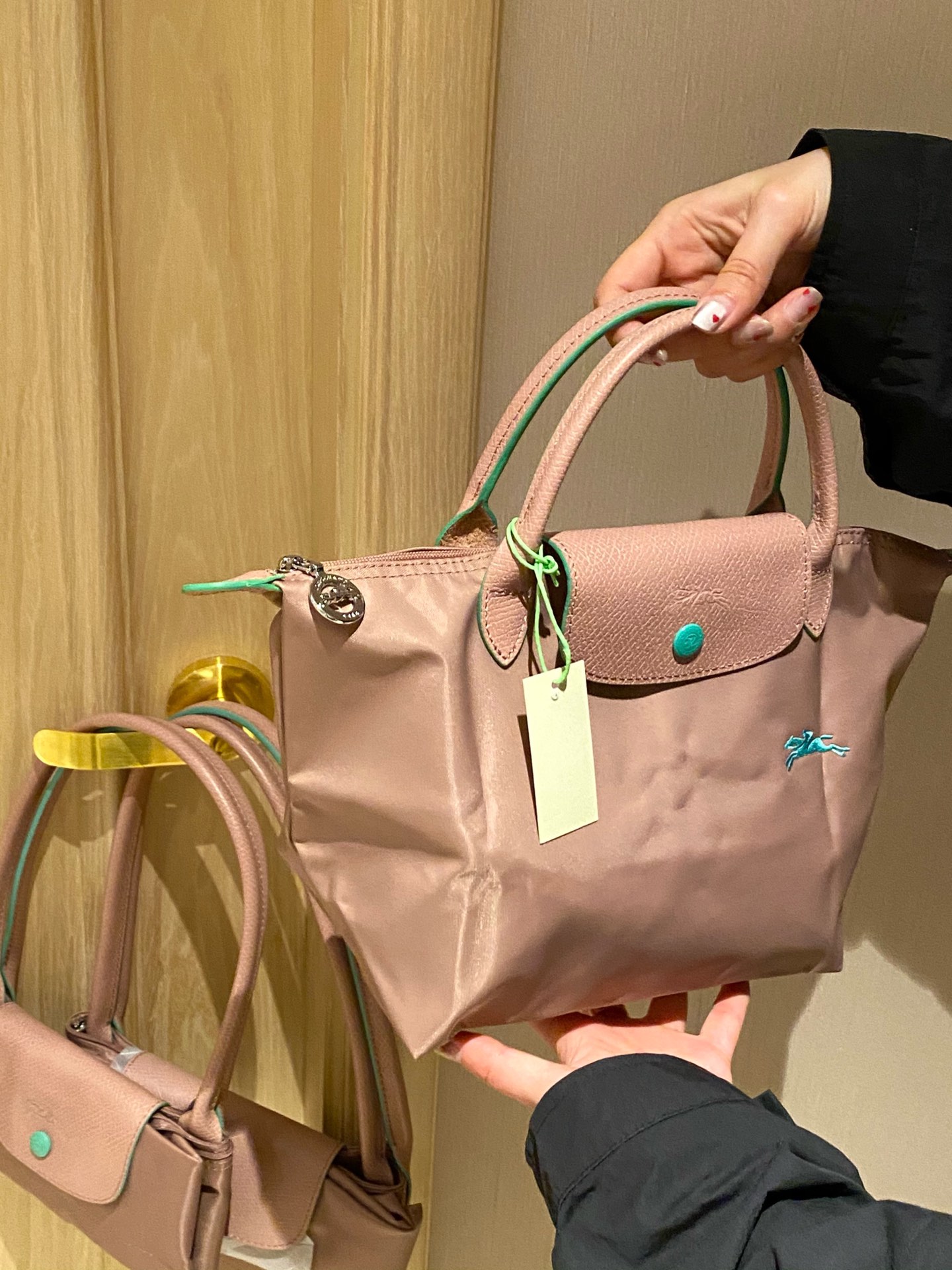 Longchamp ～ 最爱油边撞色设计，色彩搭配的很漂亮，清新感十足～
