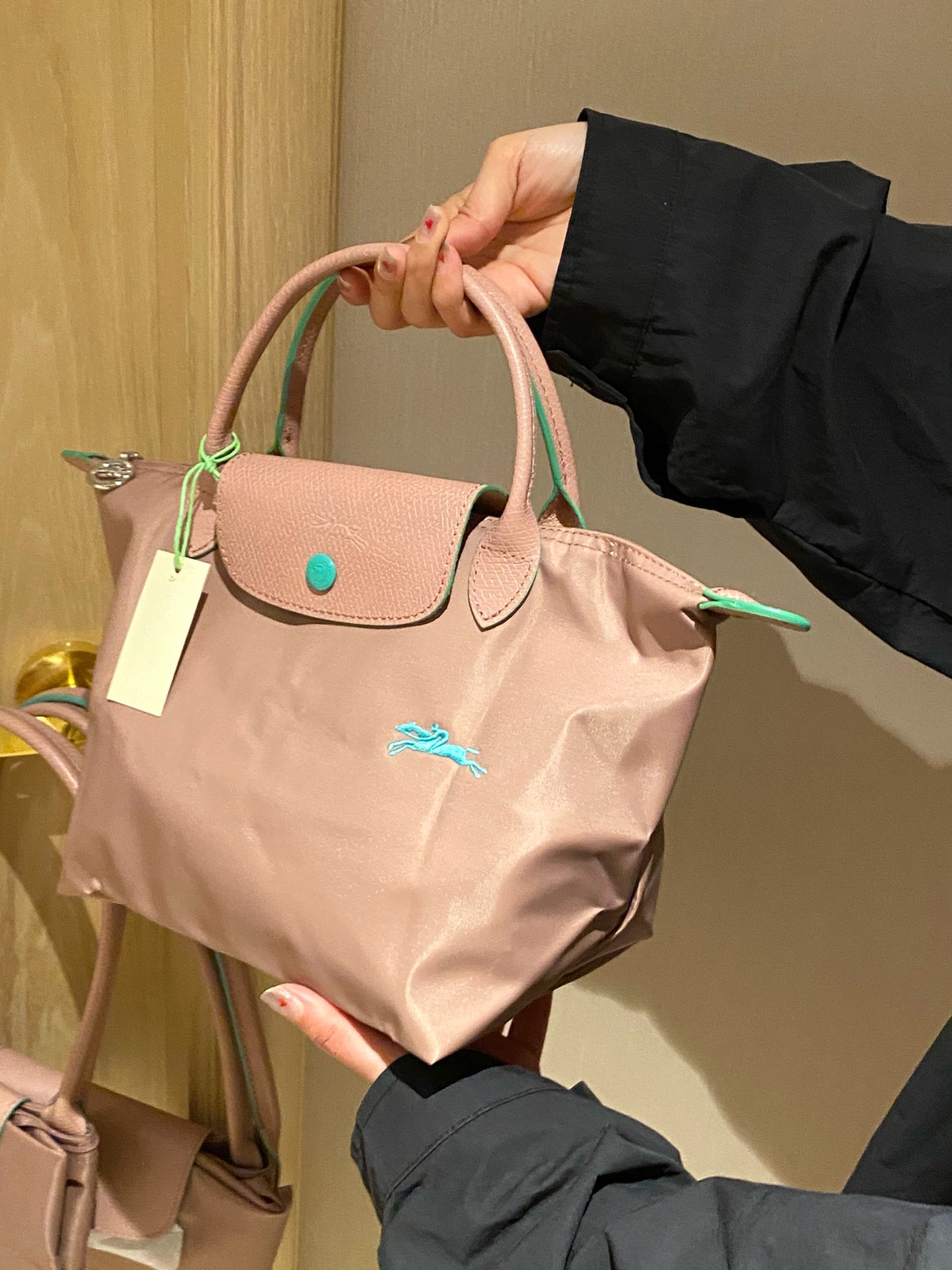 Longchamp ～ 最爱油边撞色设计，色彩搭配的很漂亮，清新感十足～
