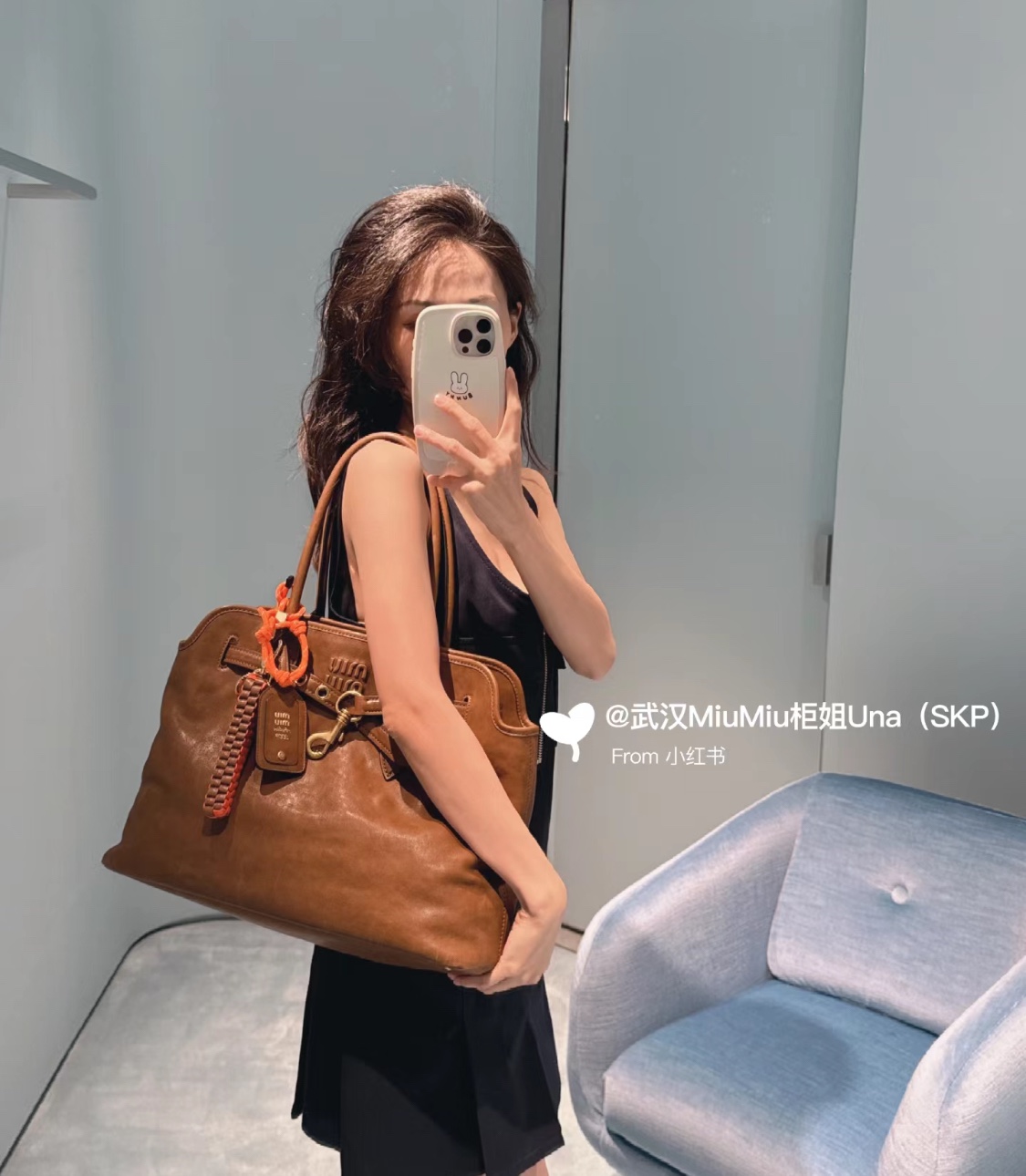 A classic tote bag designed with a softly structured silhouette, a - Comprehensive 3