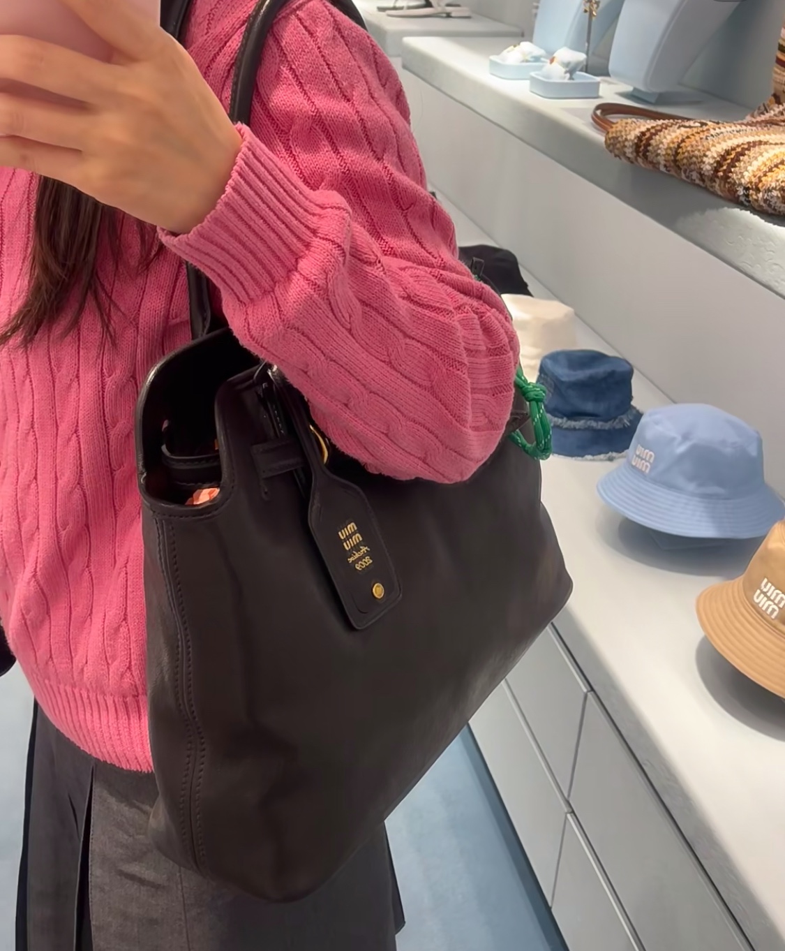 A sophisticated shopping tote silhouette - Comprehensive 9