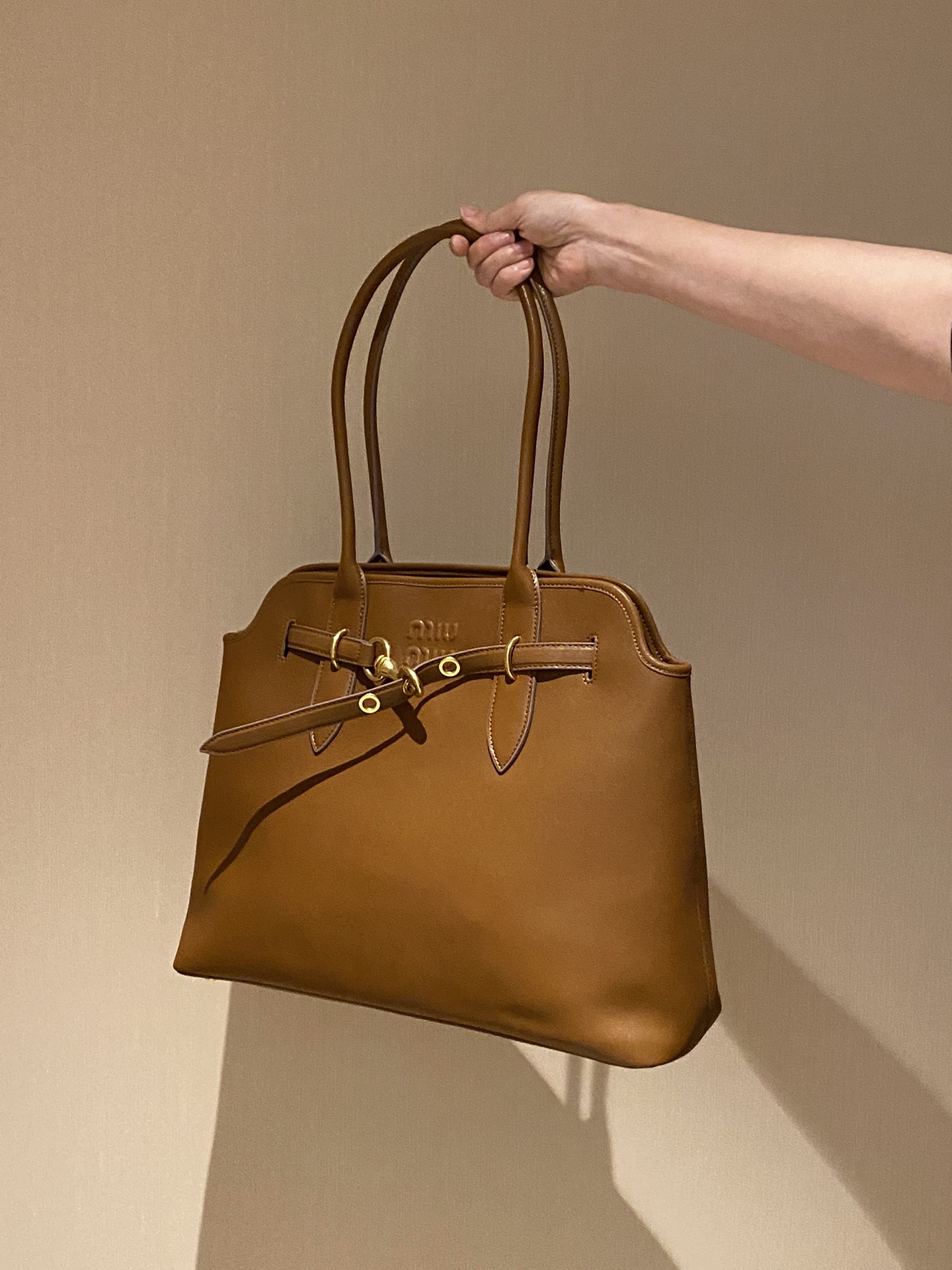 Miu Miu Clasp Tote Bag in Caramel - Comprehensive 2