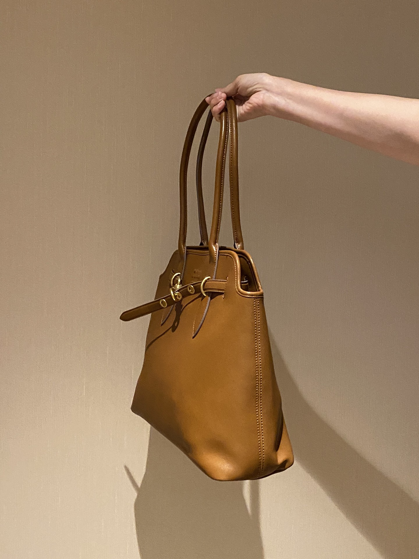 Miu Miu Clasp Tote Bag in Caramel - Comprehensive 3