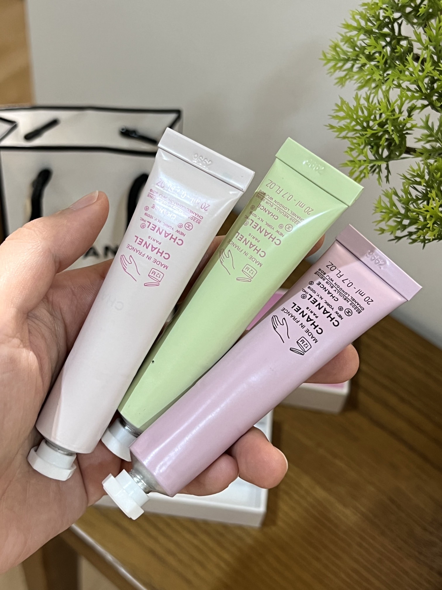 Housed in an aluminum tube, this hand treatment delivers essential hydra - Comprehensive 6